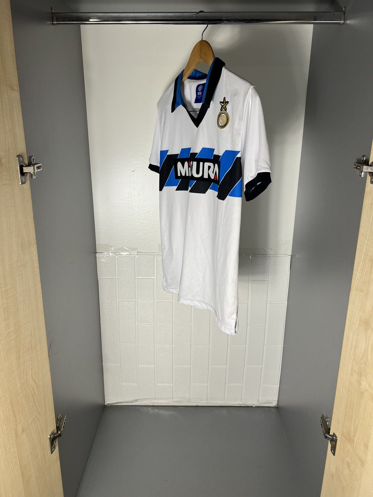 Vintage VERY RARE INTER MILAN ITALY SOCCER JERSEY RETRO BLOKE 90s Size US S / EU 44-46 / 1 - 11 Thumbnail