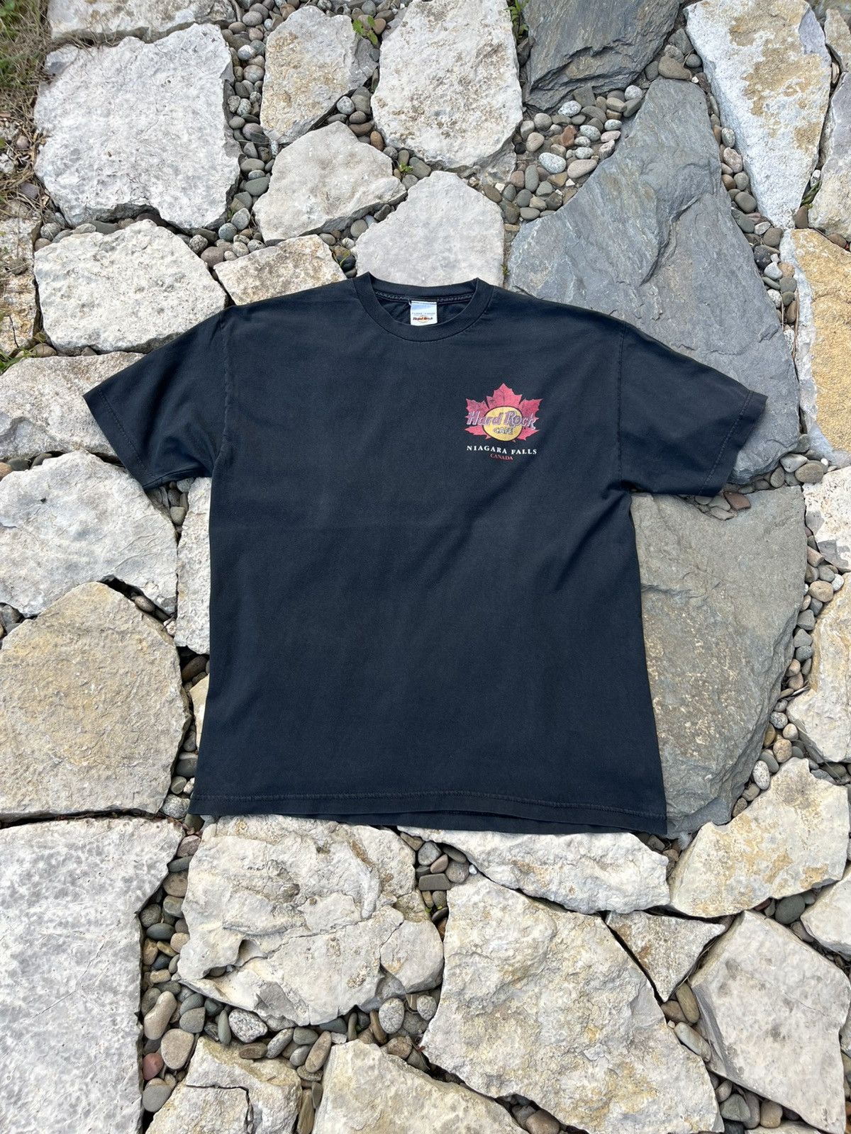 Vintage Hard Rock Cafe Niagara Falls Canada maple leaf tee
