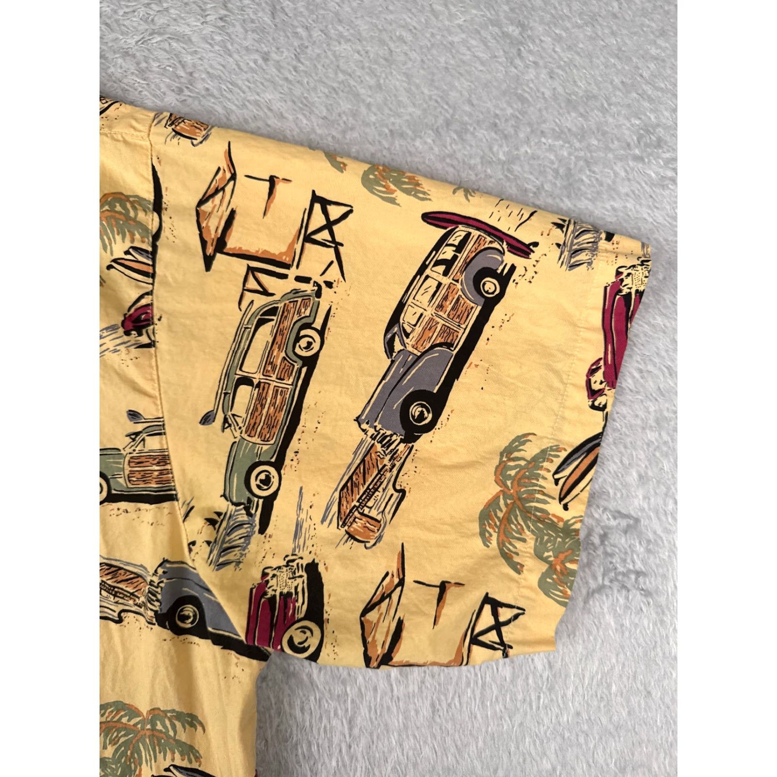 Vintage VINTAGE Beck Sport Shirt Mens 2XL Yellow Hawaiian Cars Button-Up 100% Rayon Floral Short Sleeve Beach/Relaxed Fit Size US XXL / EU 58 / 5 - 2 Thumbnail