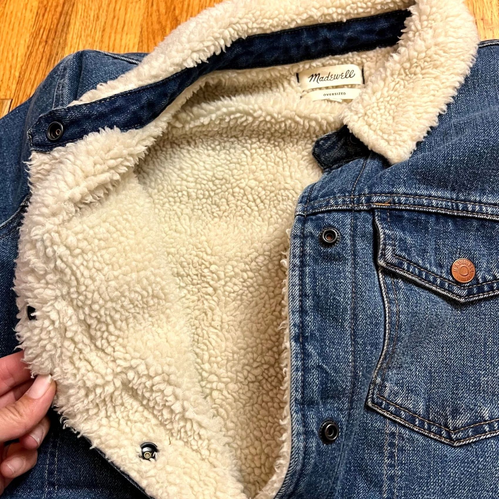 Madewell Madewell Jean Jacket Womens Medium Sherpa Lined Denim Snap Oversized Trucker Jacket Women M Blue Bomber Style Size 32" / US 10 / IT 46 - 4 Thumbnail
