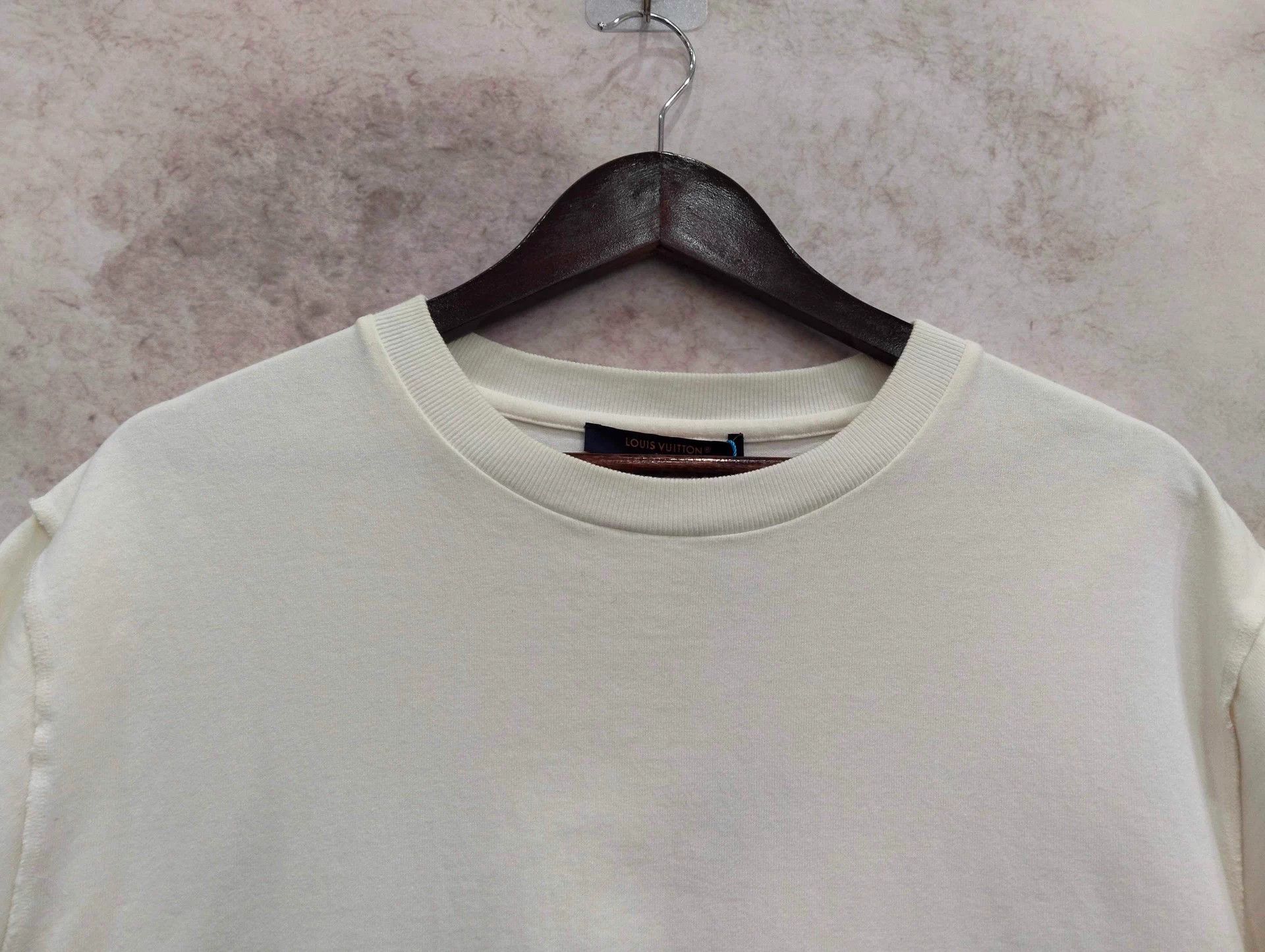 Louis Vuitton LV White Back Slogan Short-Sleeve Tee S Size US S / EU 44-46 / 1 - 3 Thumbnail