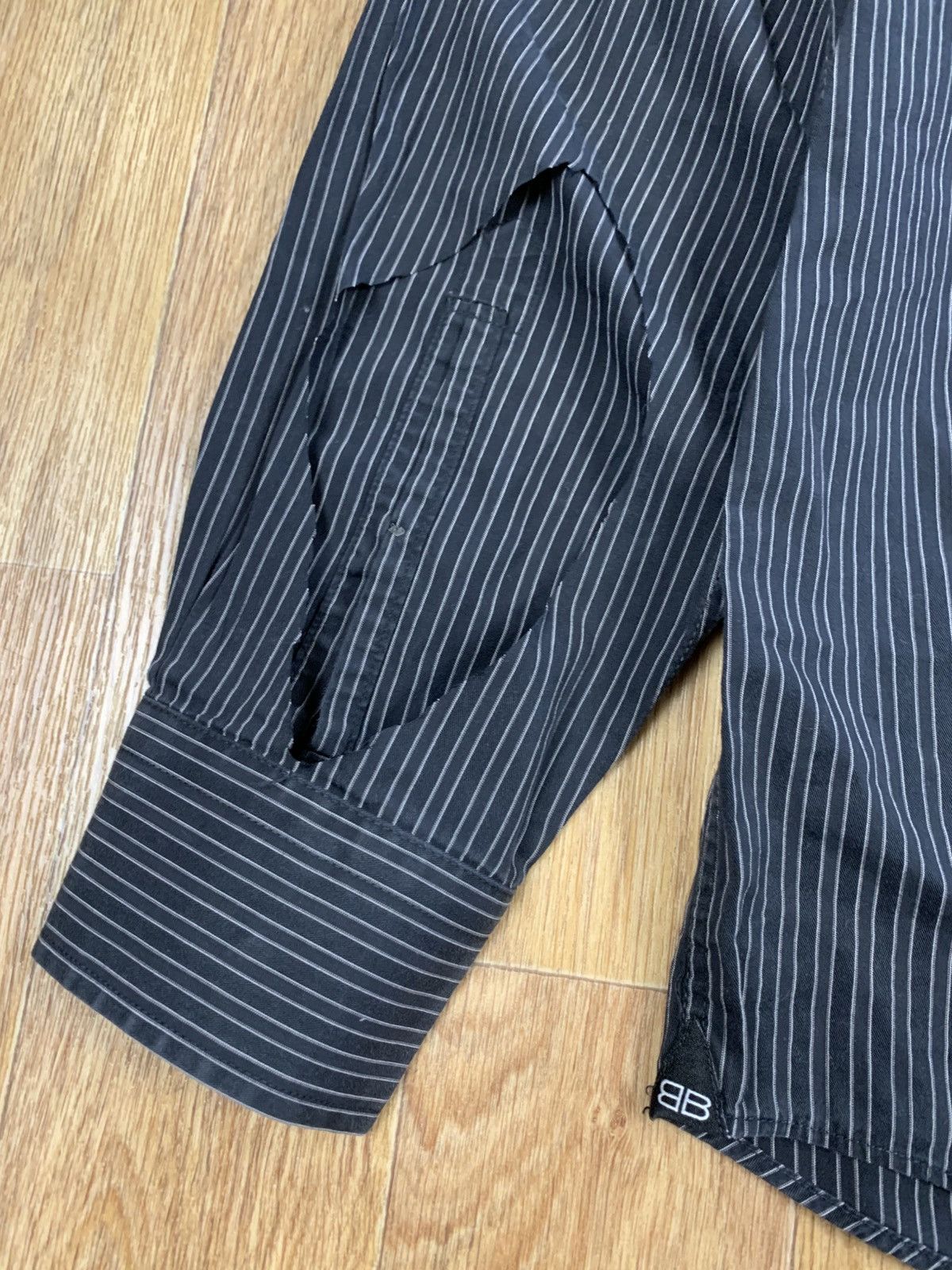 Balenciaga Balenciaga Vintage Custom Sleeves Button Shirt Size US S / EU 44-46 / 1 - 3 Thumbnail