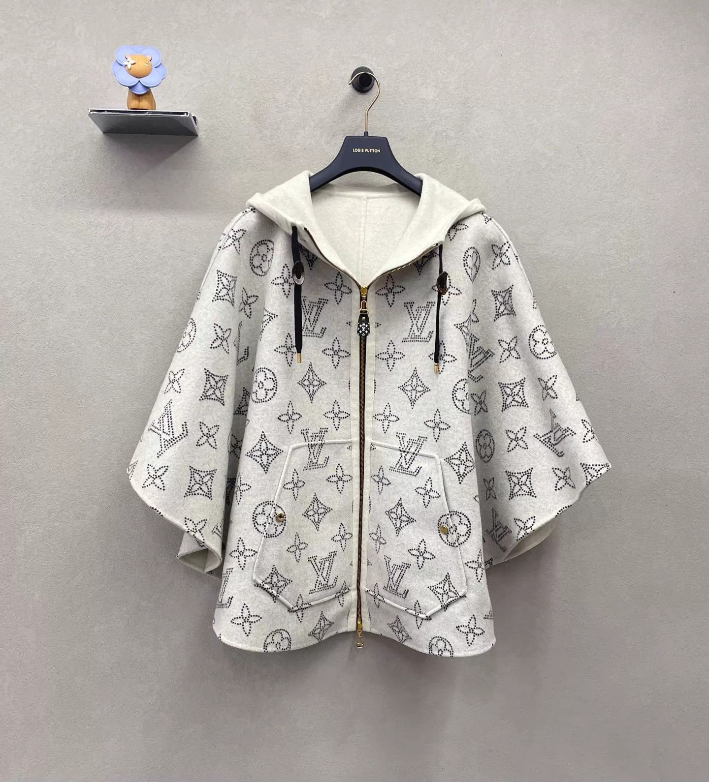 Louis Vuitton LV hooded double-faced capes Size ONE SIZE - 1 Thumbnail