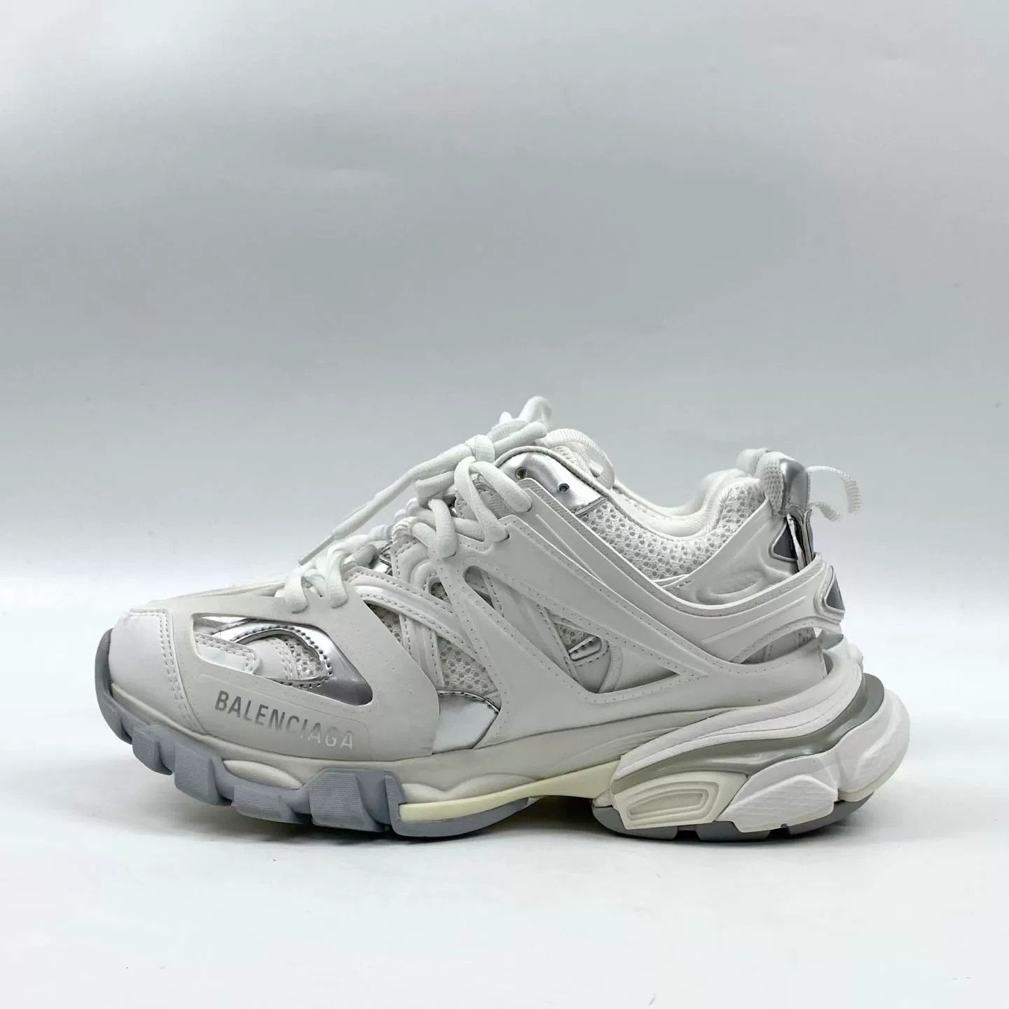 Balenciaga Balenciaga White Dad Shoes Size US 5 / IT 35 - 1 Thumbnail