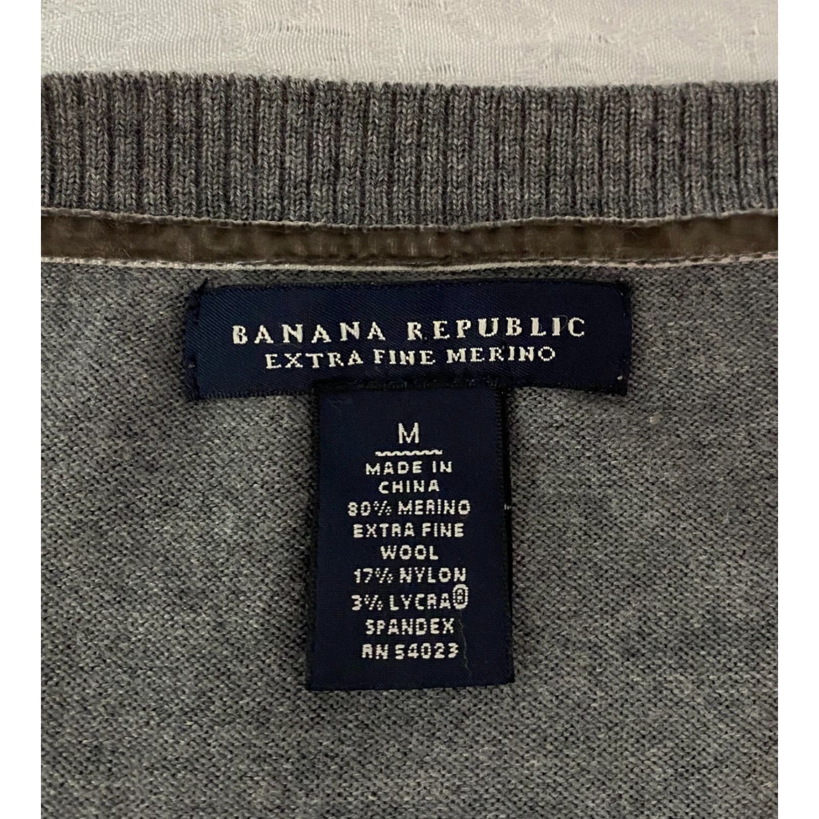 Banana Republic Banana Republic Sweater Pullover Mens Size M Gray V Neck Merino Wool Blend Knit Lightweight Business Casual Formal Party/Cocktail Size US M / EU 48-50 / 2 - 4 Thumbnail