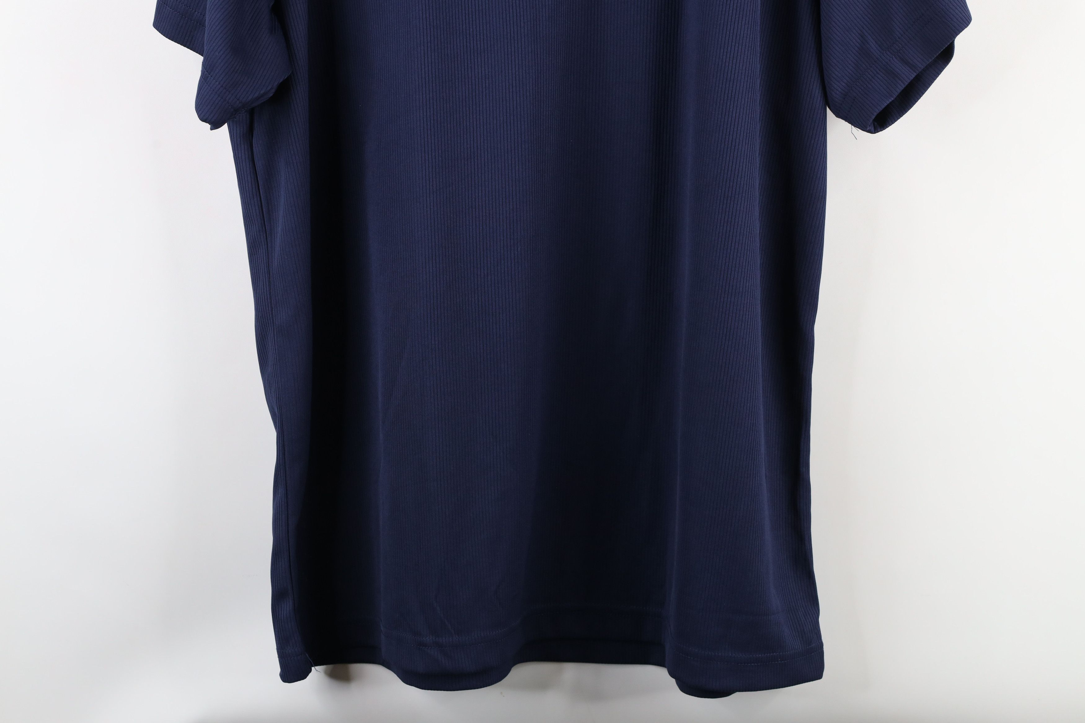 Vintage Vintage 90s Streetwear Knit Short Sleeve V-Neck T-Shirt Size US XL / EU 56 / 4 - 7 Thumbnail