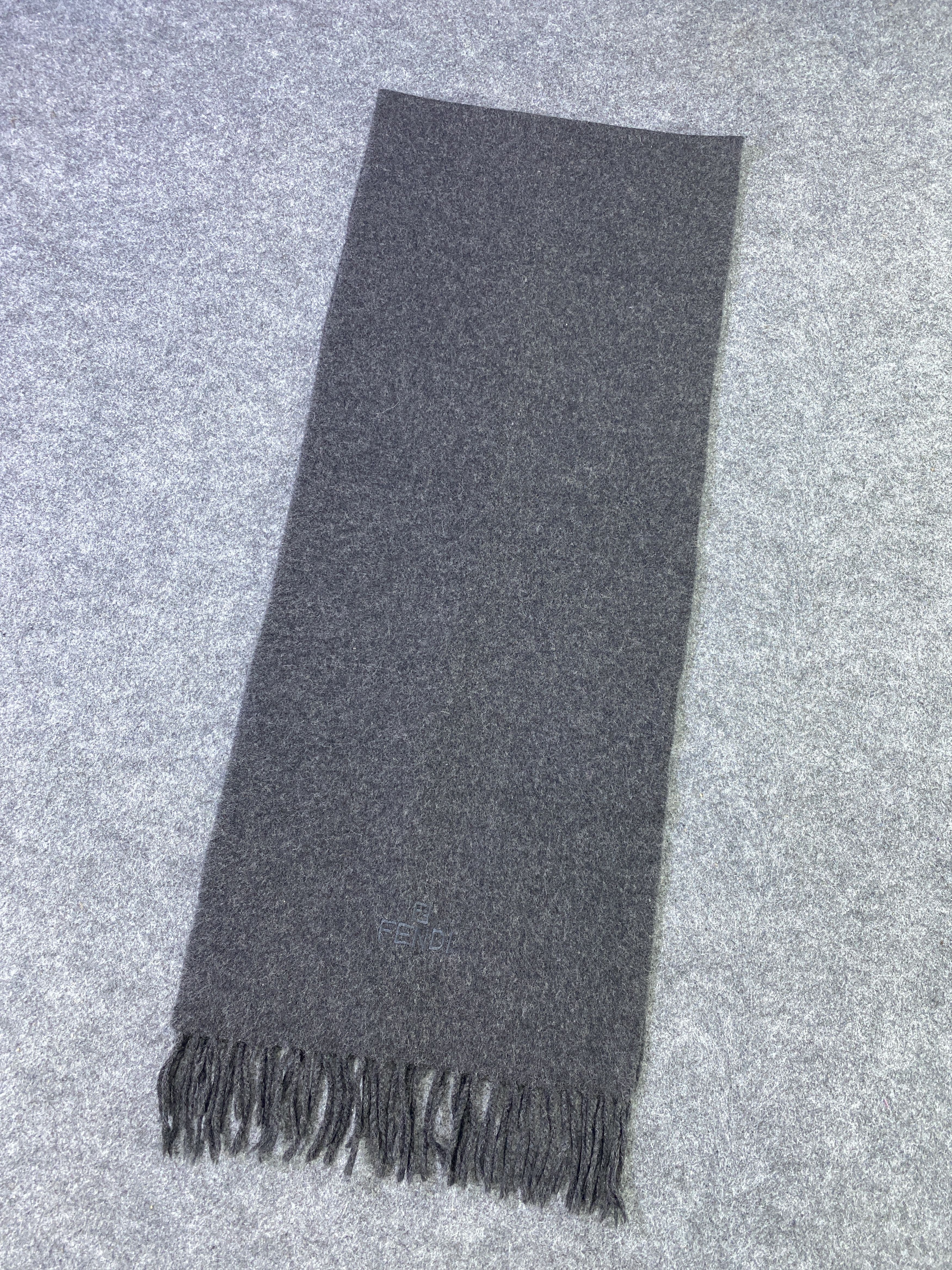 Designer FENDI Missing Tag Scarf/Muffler/neckwear -T728 Size ONE SIZE - 2 Thumbnail