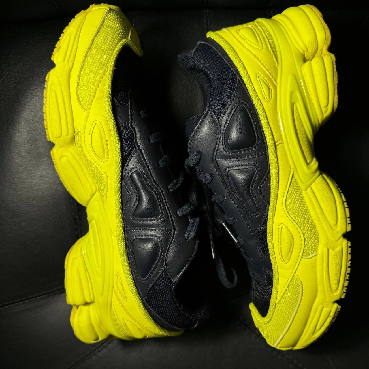 Adidas × Raf Simons 9us Adidas Raf Simons Ozweego Yellow FW18 Size US 9 / EU 42 - 4 Thumbnail