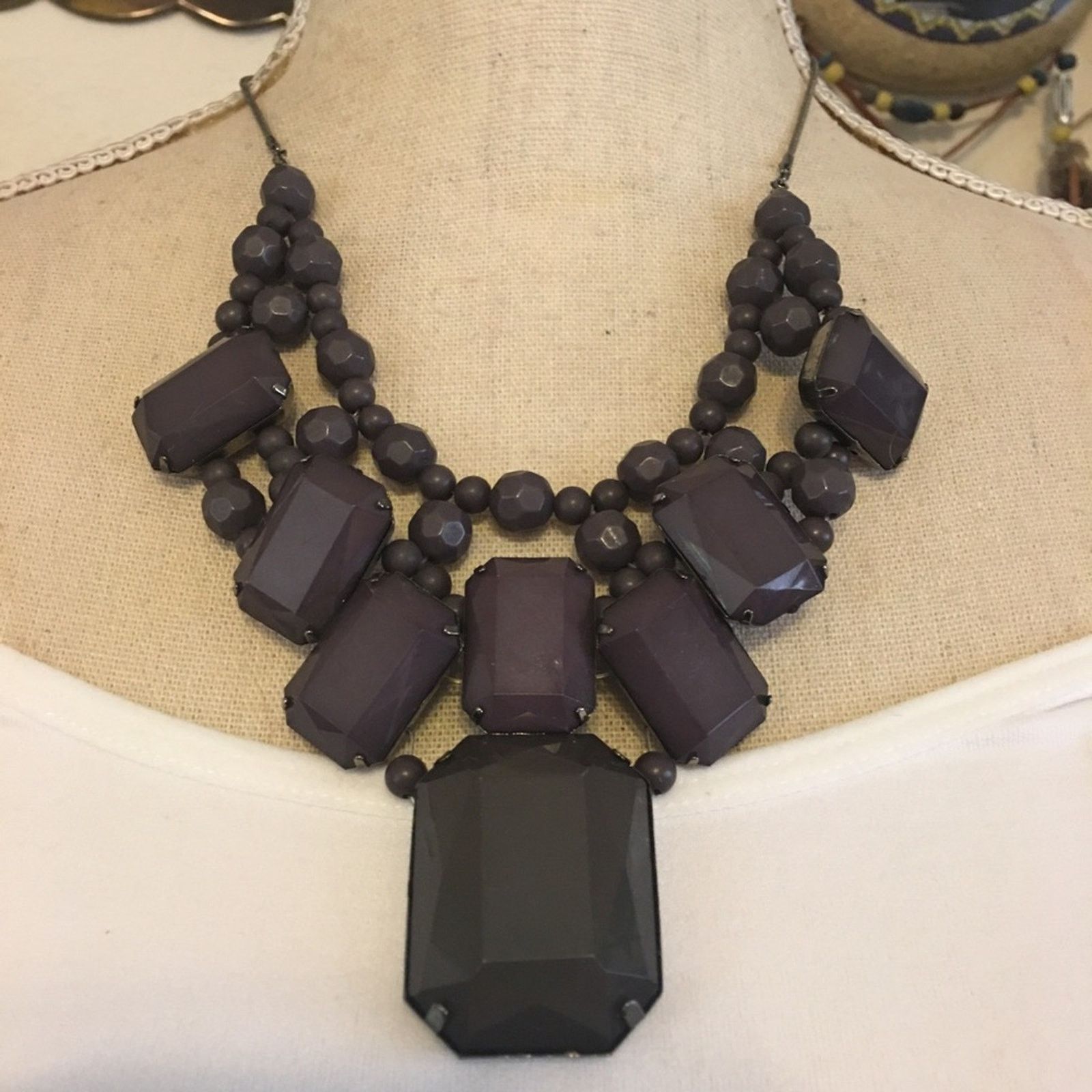 Jewelry Dark plum faceted plastic stone necklace Size ONE SIZE - 1 Thumbnail