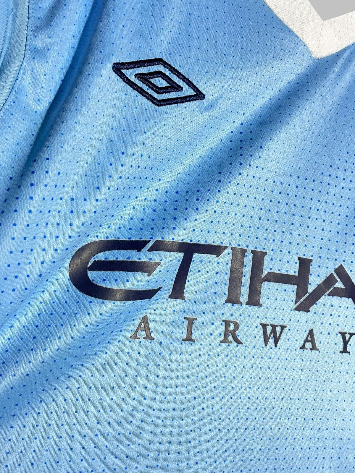 Umbro × Vintage #16 Kun Aguero Manchester City Umbro 2011/12 Football Shirt Size US S / EU 44-46 / 1 - 5 Thumbnail