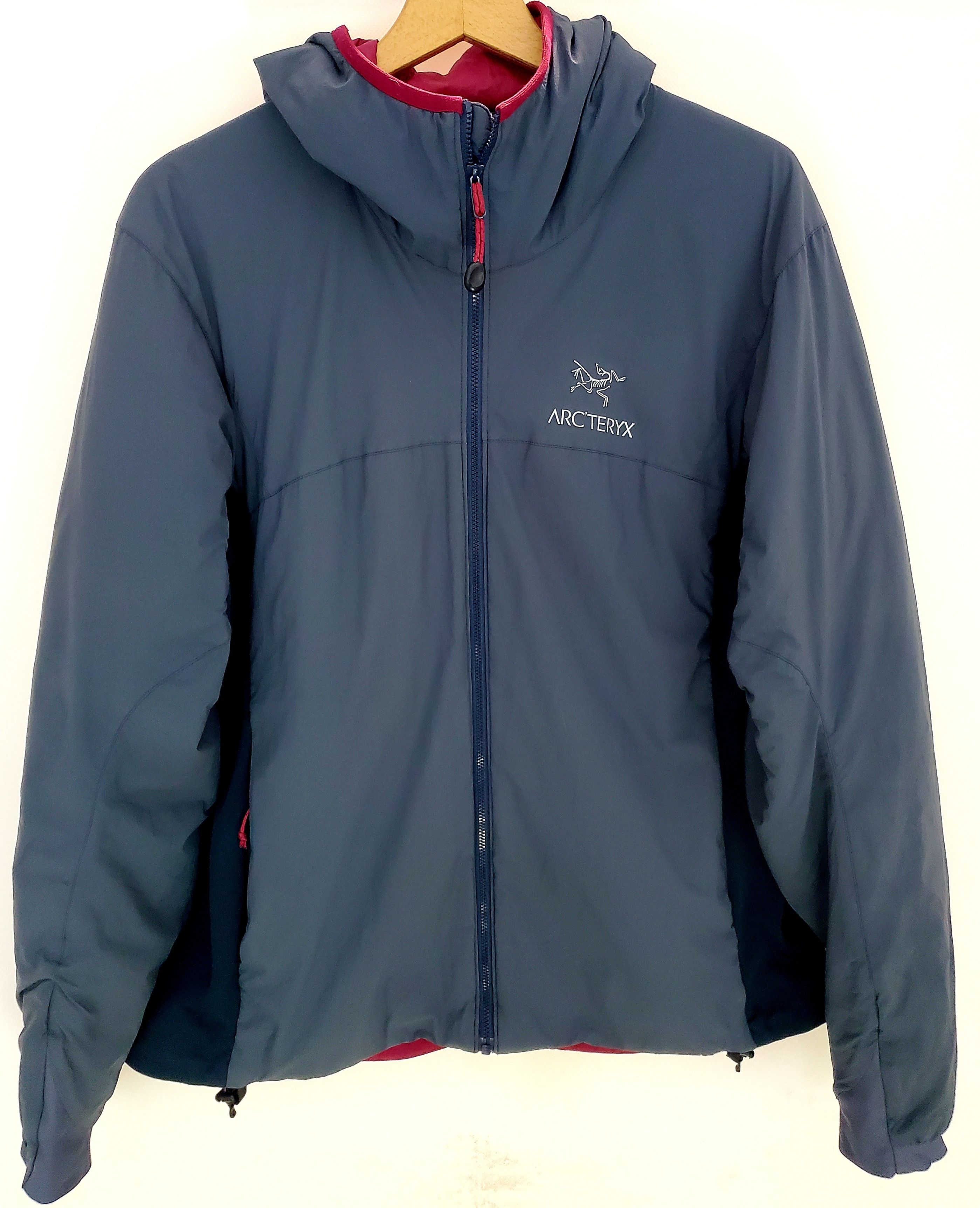 Arc'teryx Arc'teryx Atom Hoody Navy Blue gray perfect condition size M Size M / US 6-8 / IT 42-44 - 1 Thumbnail