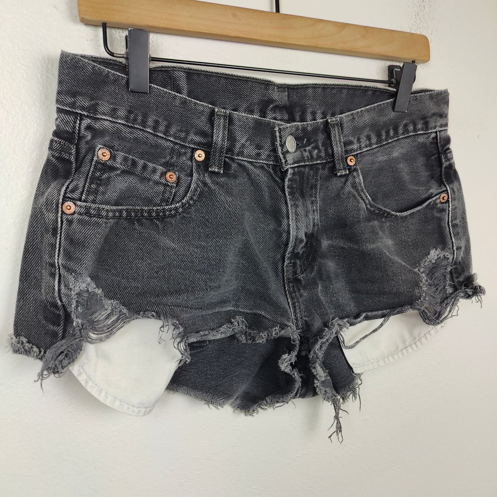 Levi's Vintage Levi's 550 Shorts Womens 10 30 90s Denim Cut-Offs Size 30" / US 8 / IT 44 - 2 Thumbnail