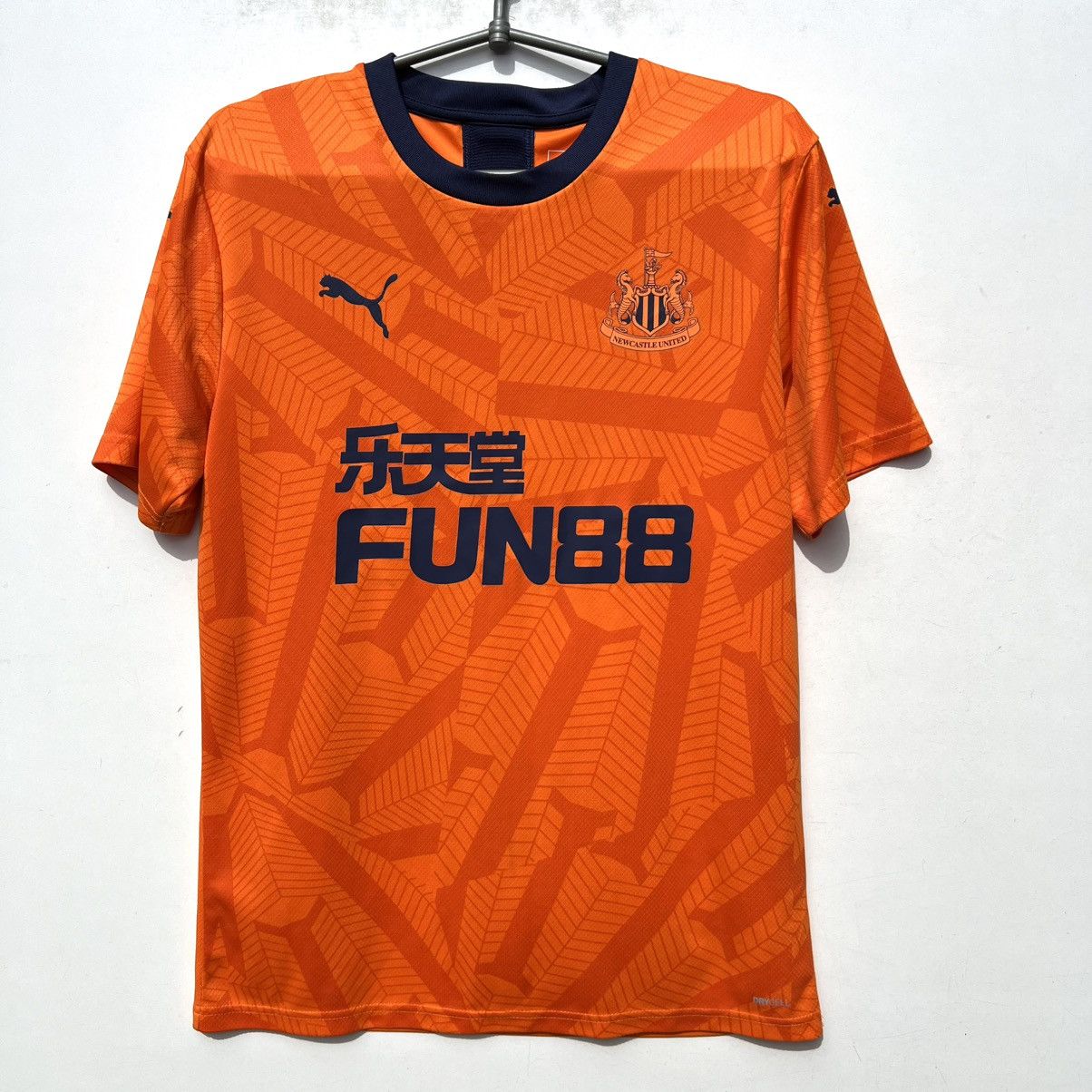 Puma NEWCASTLE UNITED 2019 2020 FOOTBAL SHIRT SOCCER JERSEY PUMA Size US M / EU 48-50 / 2 - 1 Thumbnail