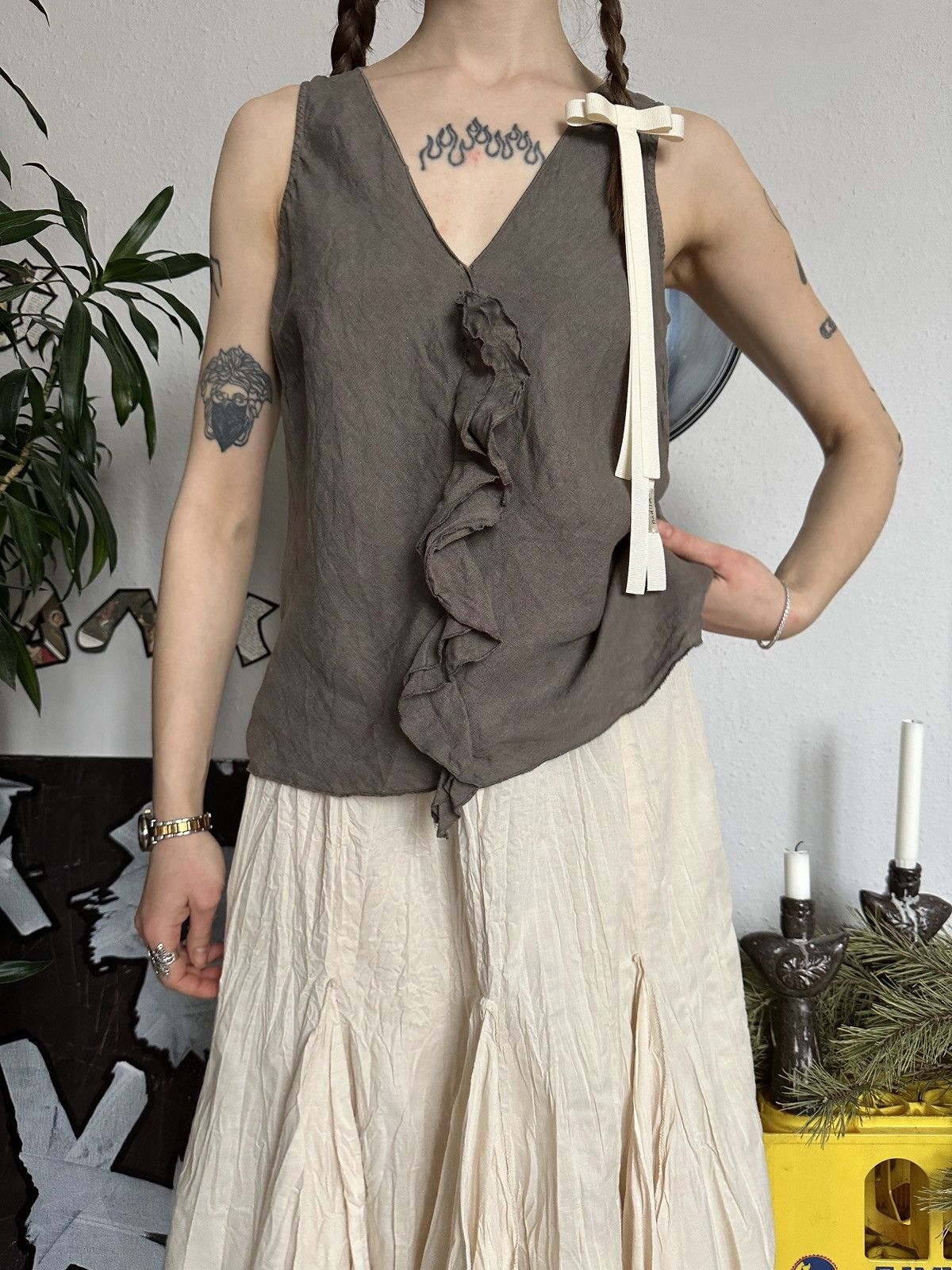 120% Lino × Designer 120 Lino Ruffle Blouse V-neck Copine Style Size M / US 6-8 / IT 42-44 - 1 Thumbnail