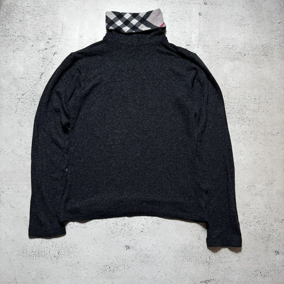 Burberry burberry longsleeves with signature plaid at the throat Size S / US 4 / IT 40 - 1 Thumbnail