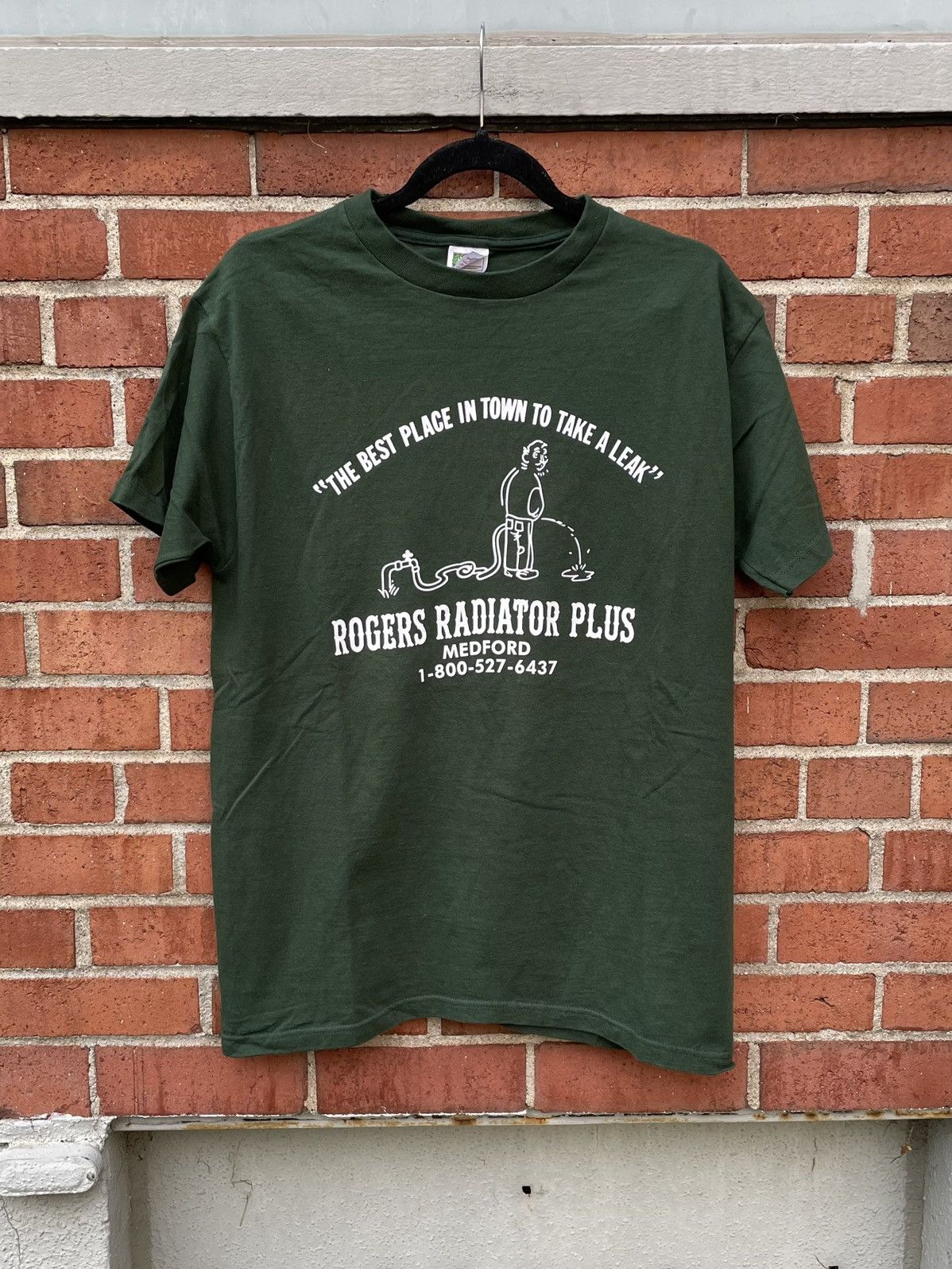Fruit Of The Loom VTG 90s FOTL “The Best Place In Town To Take A Leak” tshirt Size US L / EU 52-54 / 3 - 1 Thumbnail