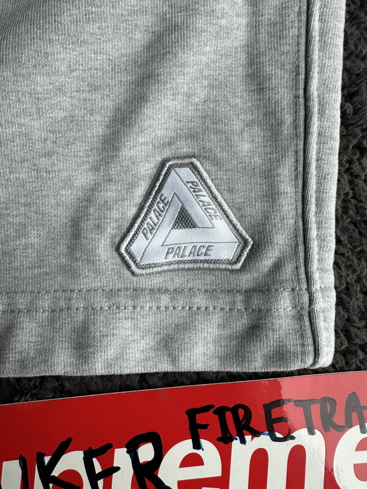 Palace PALACE SOFAR SWEAT SHORT GREY MARL size L Size US 30 / EU 46 - 3 Thumbnail