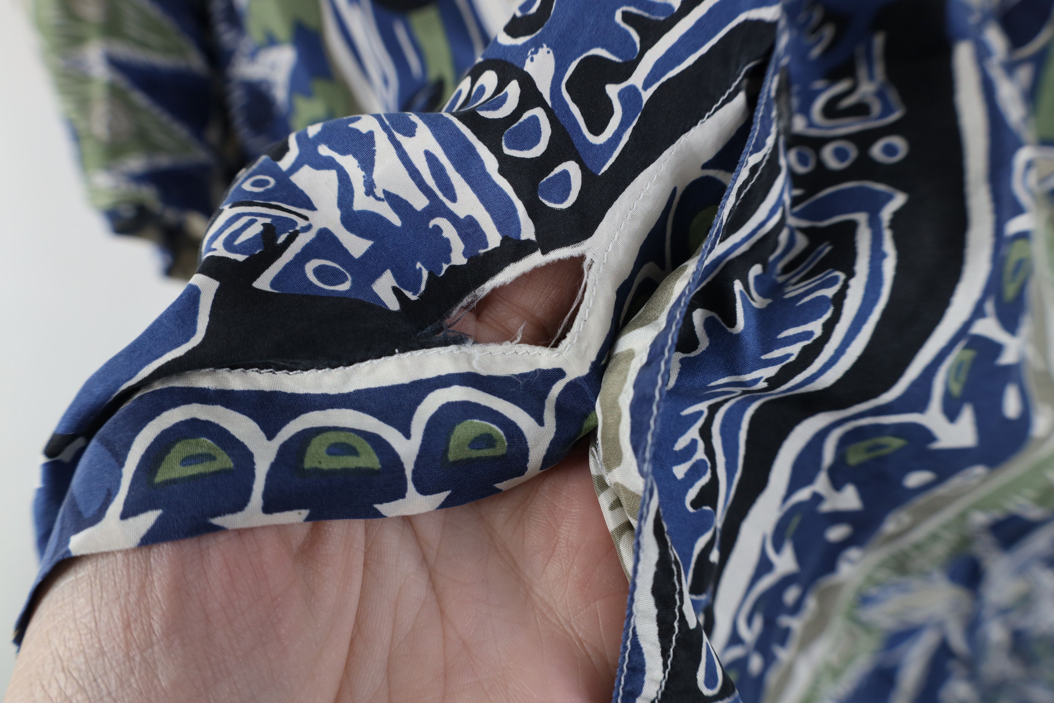 Vintage Vintage 90s Streetwear Silk Hawaiian Collared Button Shirt Size US L / EU 52-54 / 3 - 4 Thumbnail