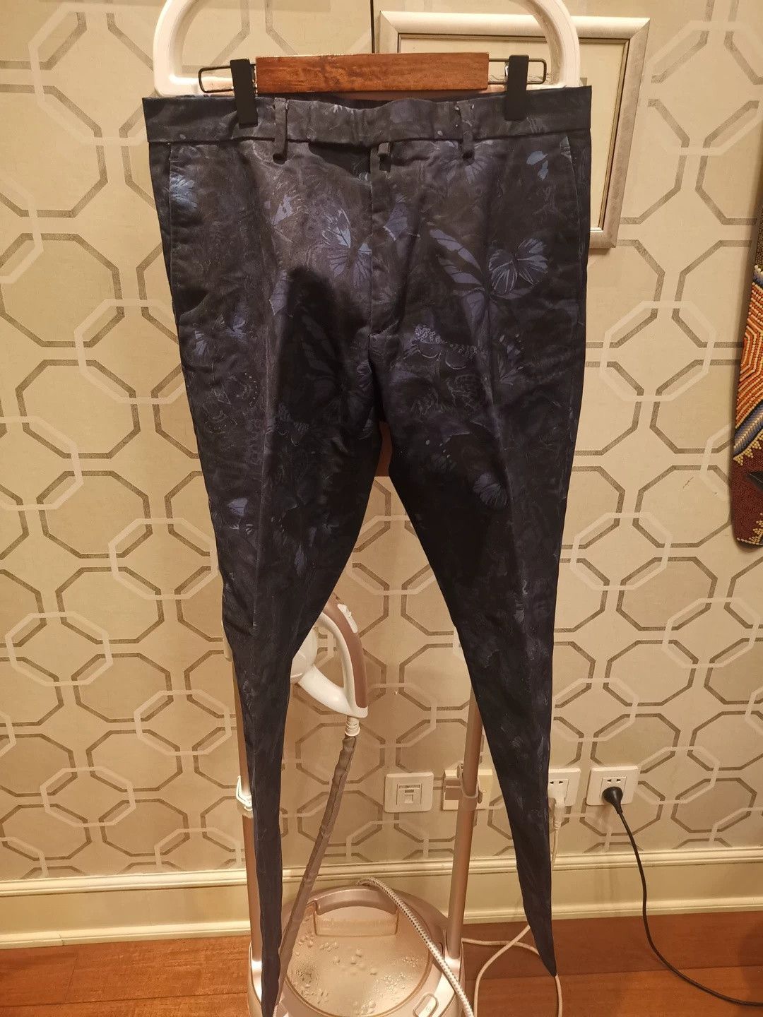 Valentino Valentino Blue Butterfly Camouflage Cropped Pants Size US 30 / EU 46 - 1 Thumbnail