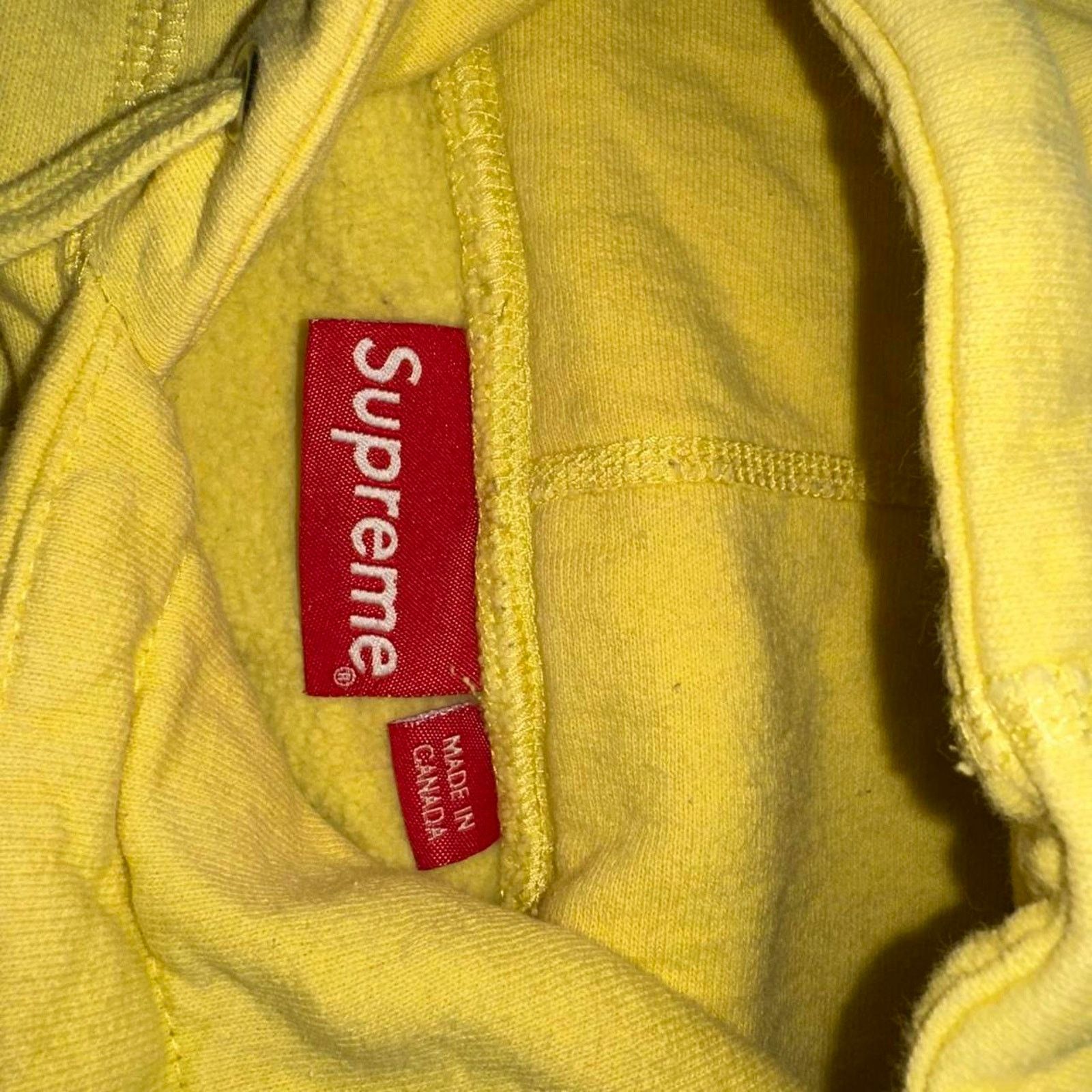 Supreme Supreme Embossed Logo Hooded Sweatshirt Lemon SS18 size L Size US L / EU 52-54 / 3 - 6 Thumbnail