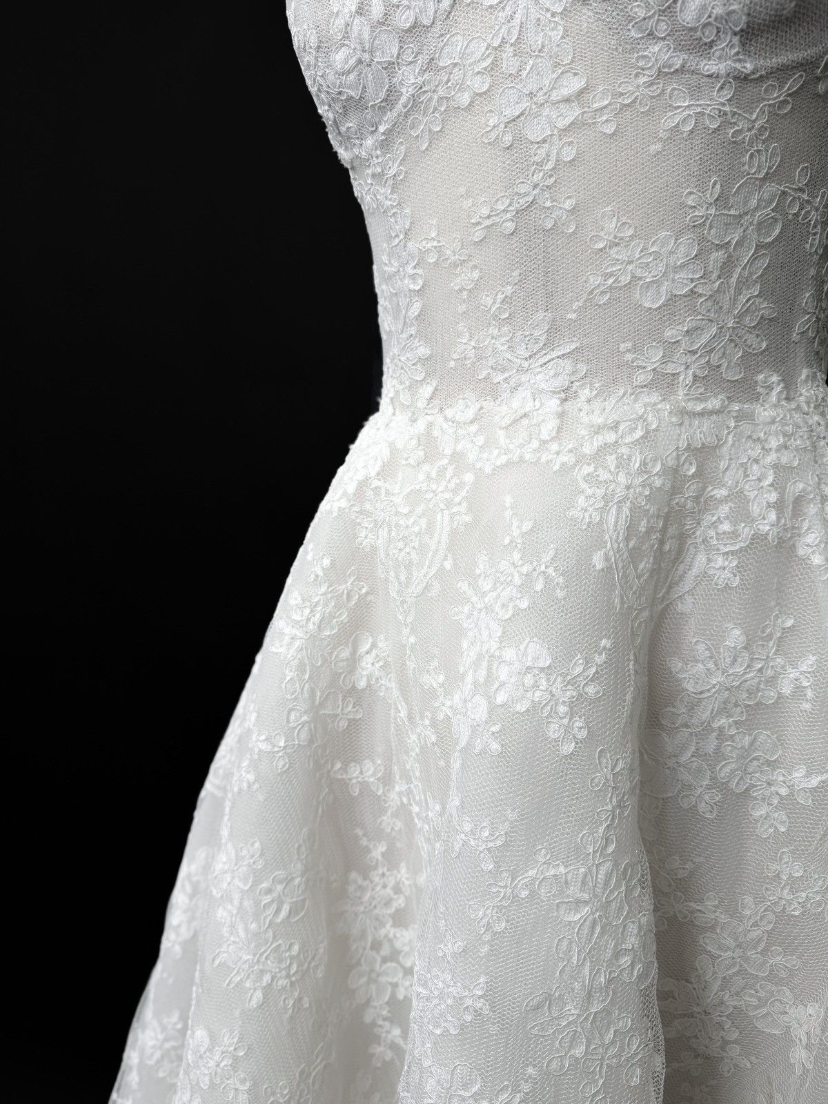 Other Preloved US 4 Anna Augusta French corded lace Bridal Gown Size S / US 4 / IT 40 - 4 Thumbnail