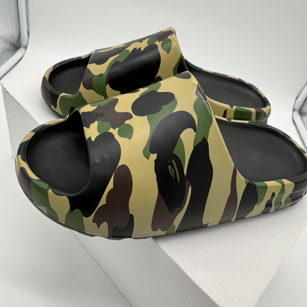 Bape Bape 1st camo slides ‘yellow’ Size US 9 / EU 42 - 5 Thumbnail