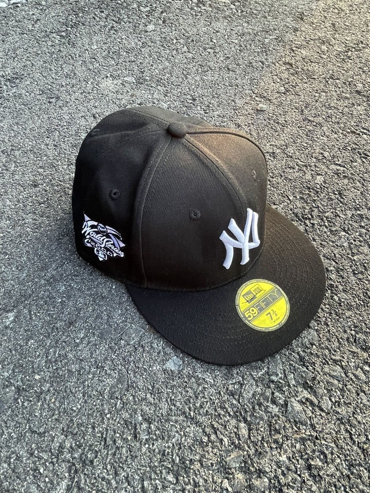 New Era 59FIFTY NEW YORK YANKEES WORLD SERIES FITTED HAT Size 38 - 1 Thumbnail