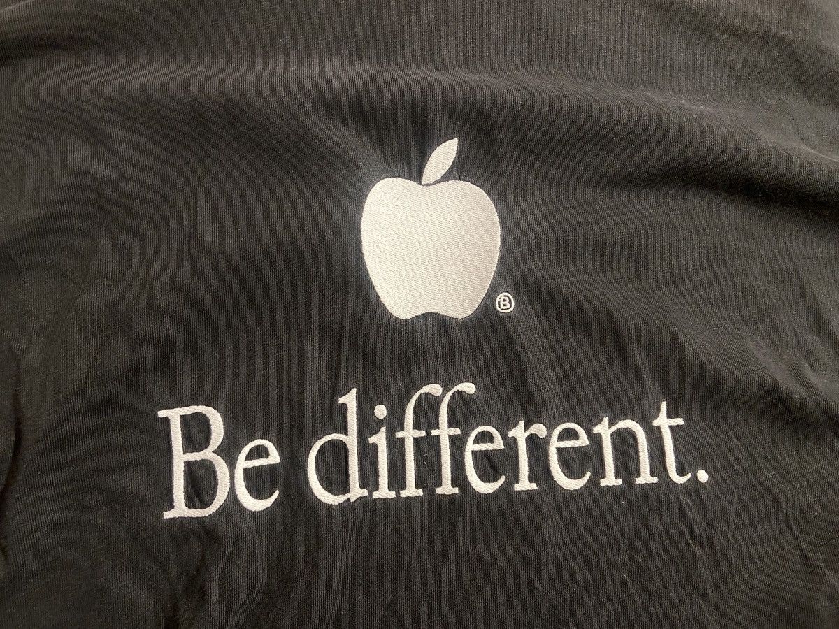 Balenciaga Balenciaga Apple shirt ‘be different’ from AW/22 Size US L / EU 52-54 / 3 - 3 Thumbnail