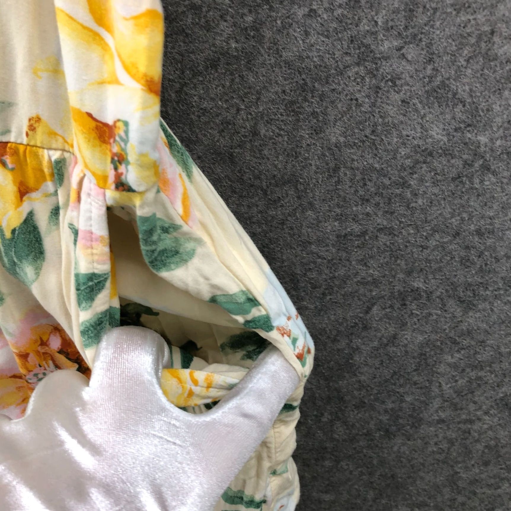 Old Navy VINTAGE Old Navy Floral Sleeveless Romper Women's M Yellow Rayon Smocked Wide-Leg Casual Size 32" / US 10 / IT 46 - 3 Thumbnail