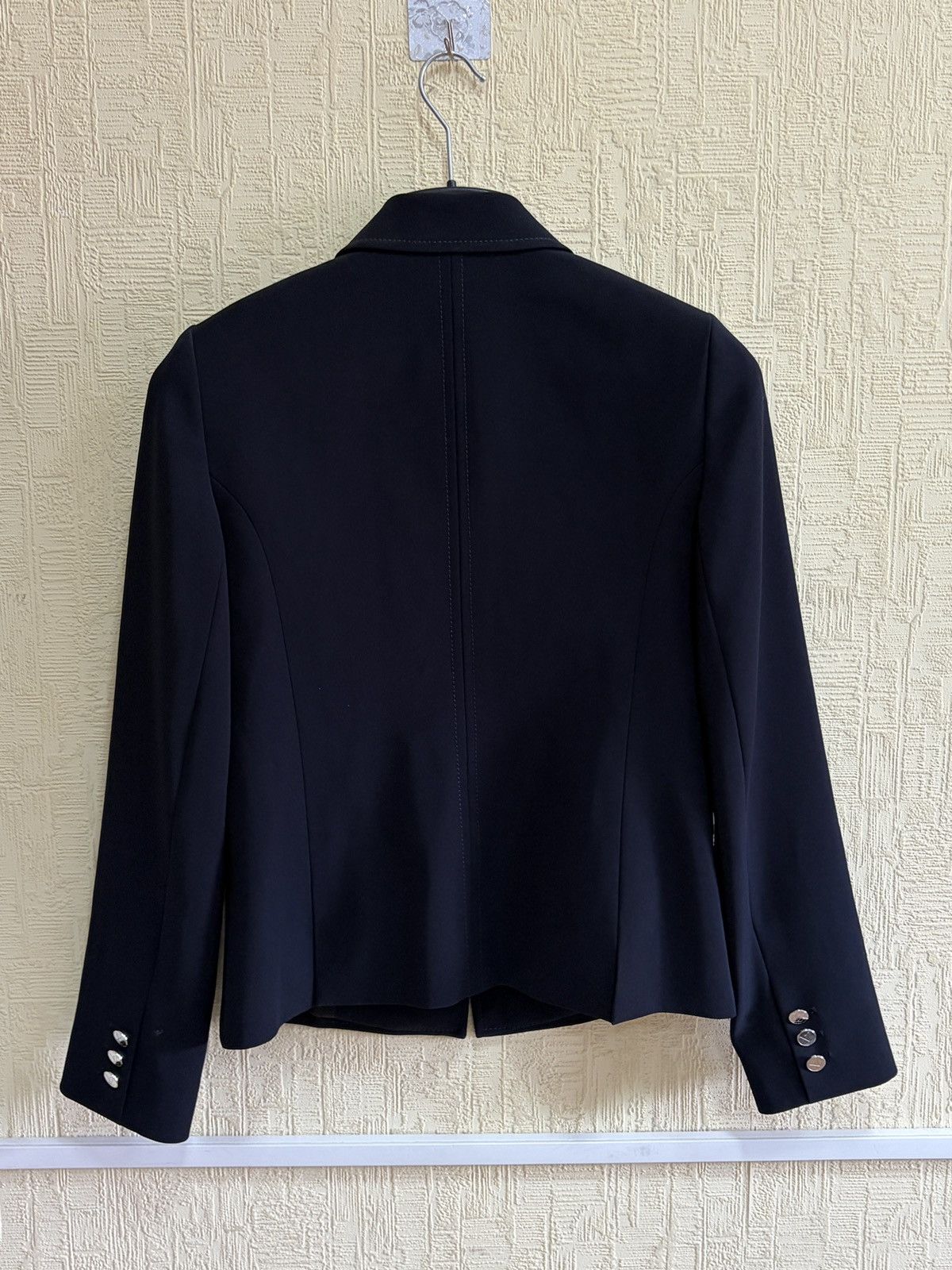 Louis Vuitton Louis Vuitton Uniforms Navy Blazer Silver Logo Buttons Sz 36 Size XS / US 0-2 / IT 36-38 - 2 Thumbnail