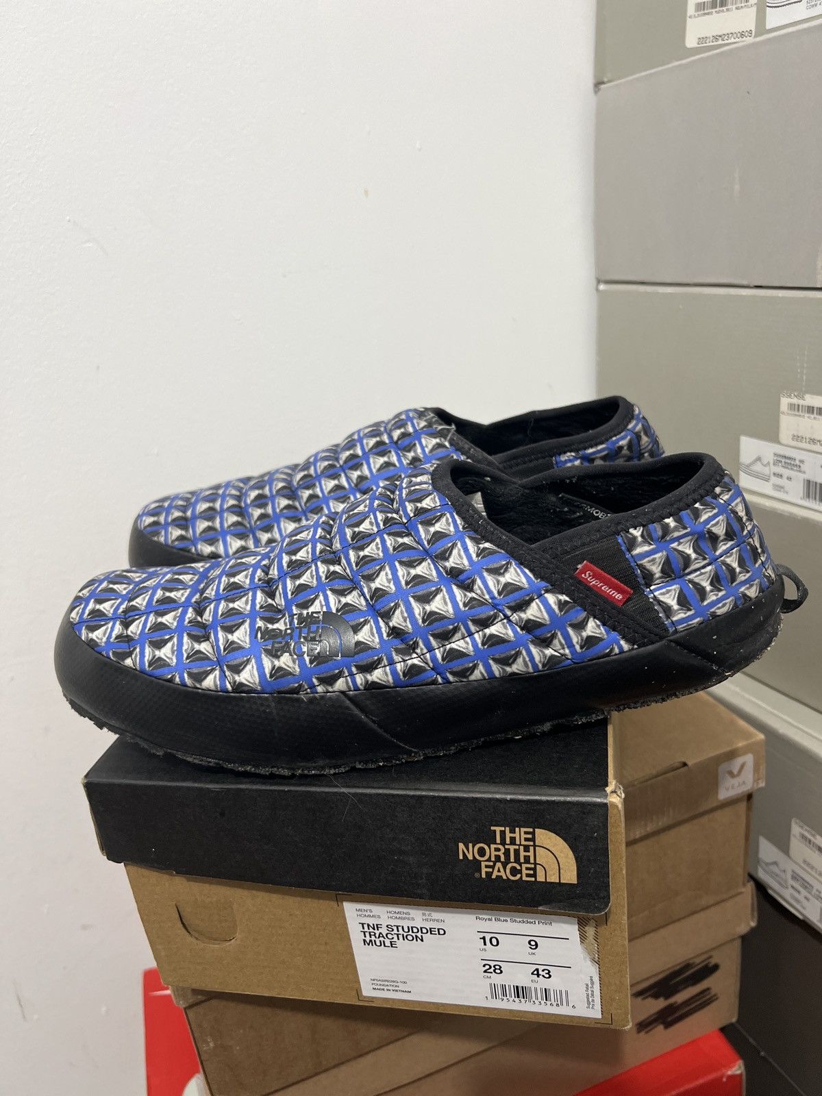 Supreme × The North Face Supreme x the north face puffer slippers Size US 10 / EU 43 - 3 Thumbnail