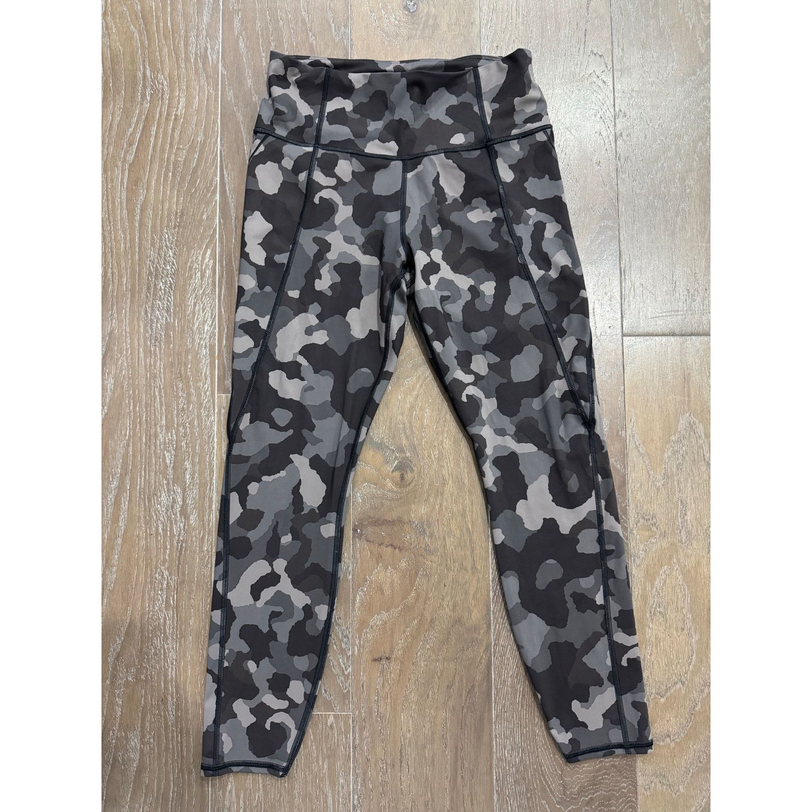 Athleta Athleta lightening camouflage leggings black small Size 28" / US 6 / IT 42 - 2 Thumbnail