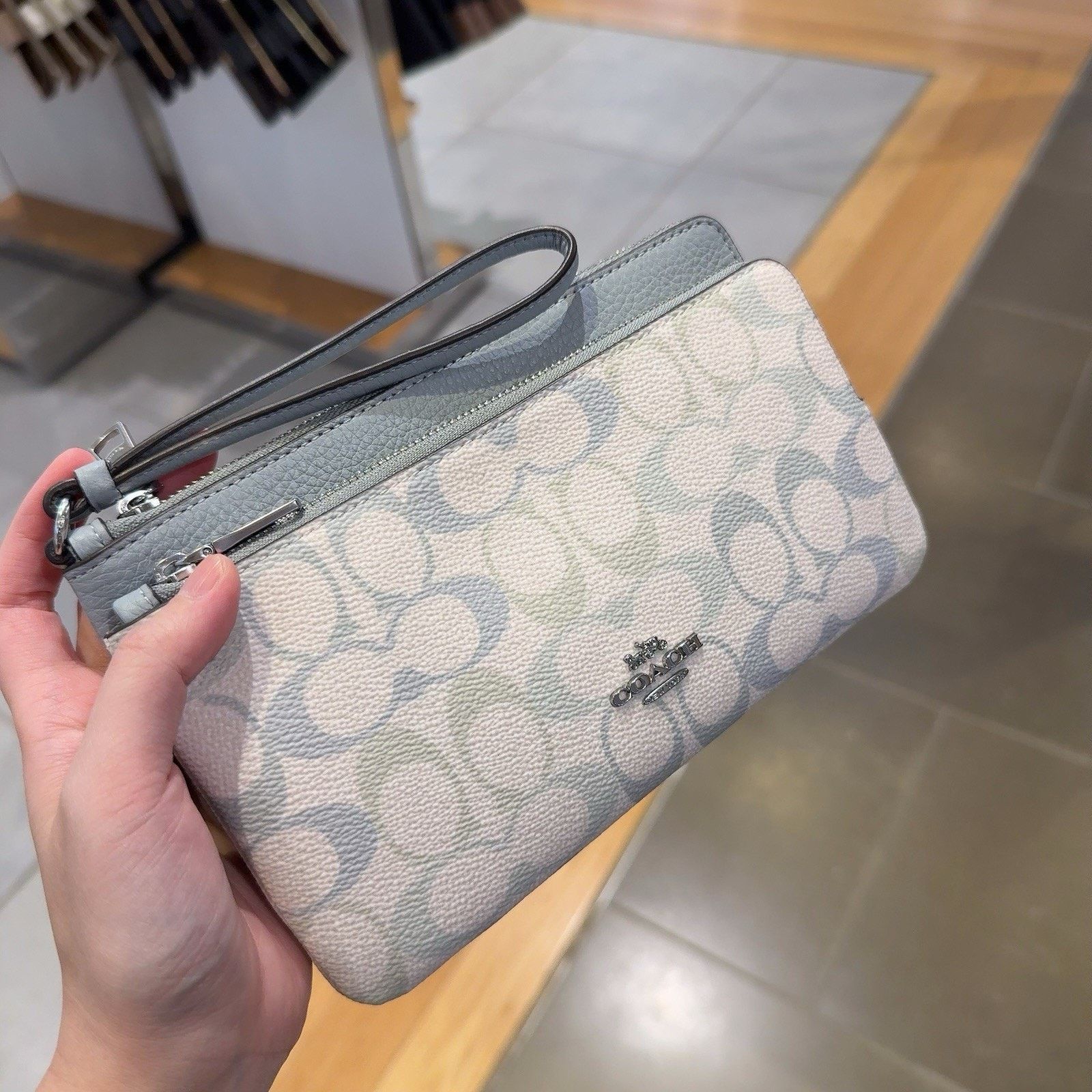 Coach NWT Coach Double Zip Wristlet Pretty CEF62 Silver/Chalk/Blue Size ONE SIZE - 5 Thumbnail