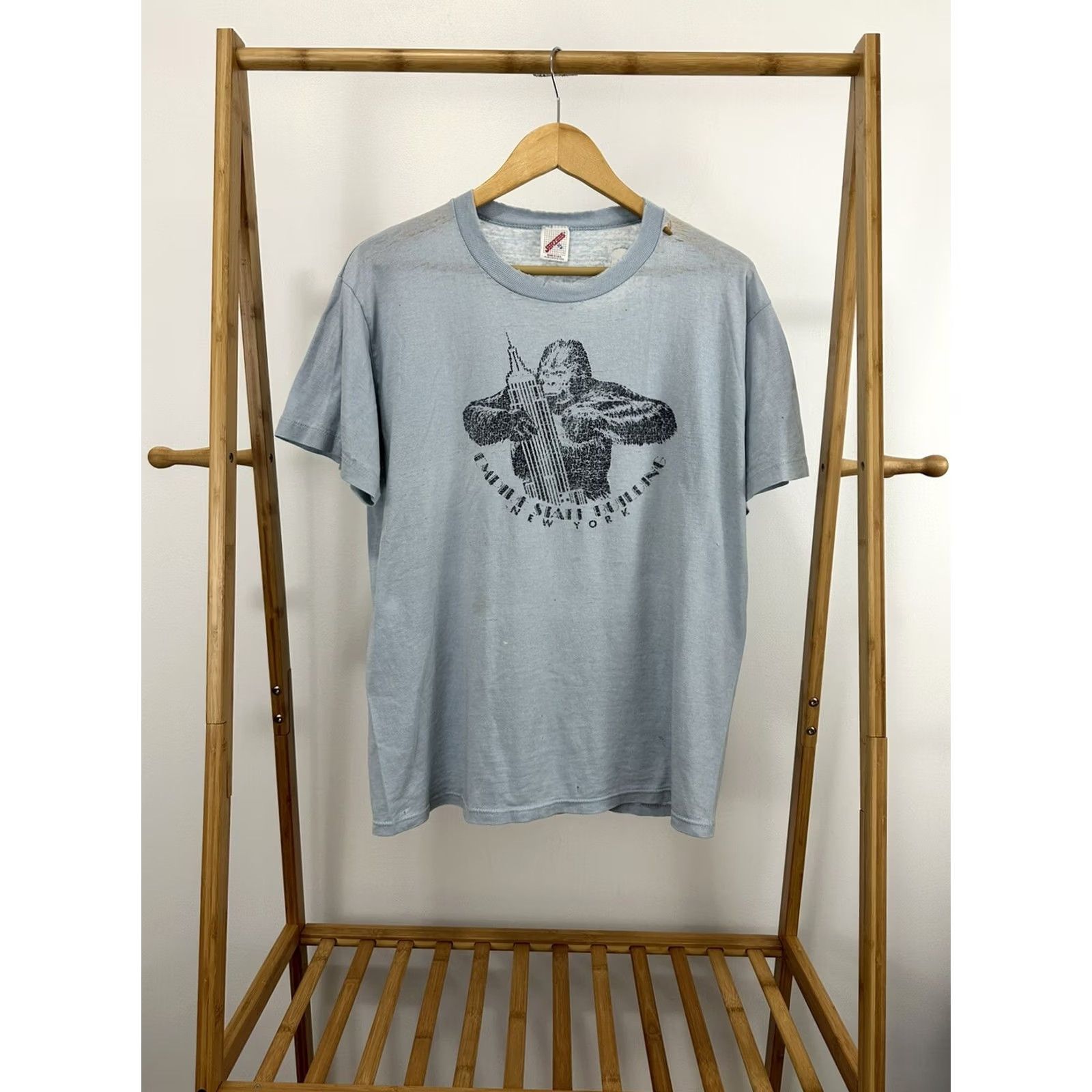 Jerzees VTG 80s Empire State New York King Kong Worn Thrashed Thin Burnout T-Shirt L Shirt Mens Blue N/A Size US L / EU 52-54 / 3 - 2 Thumbnail