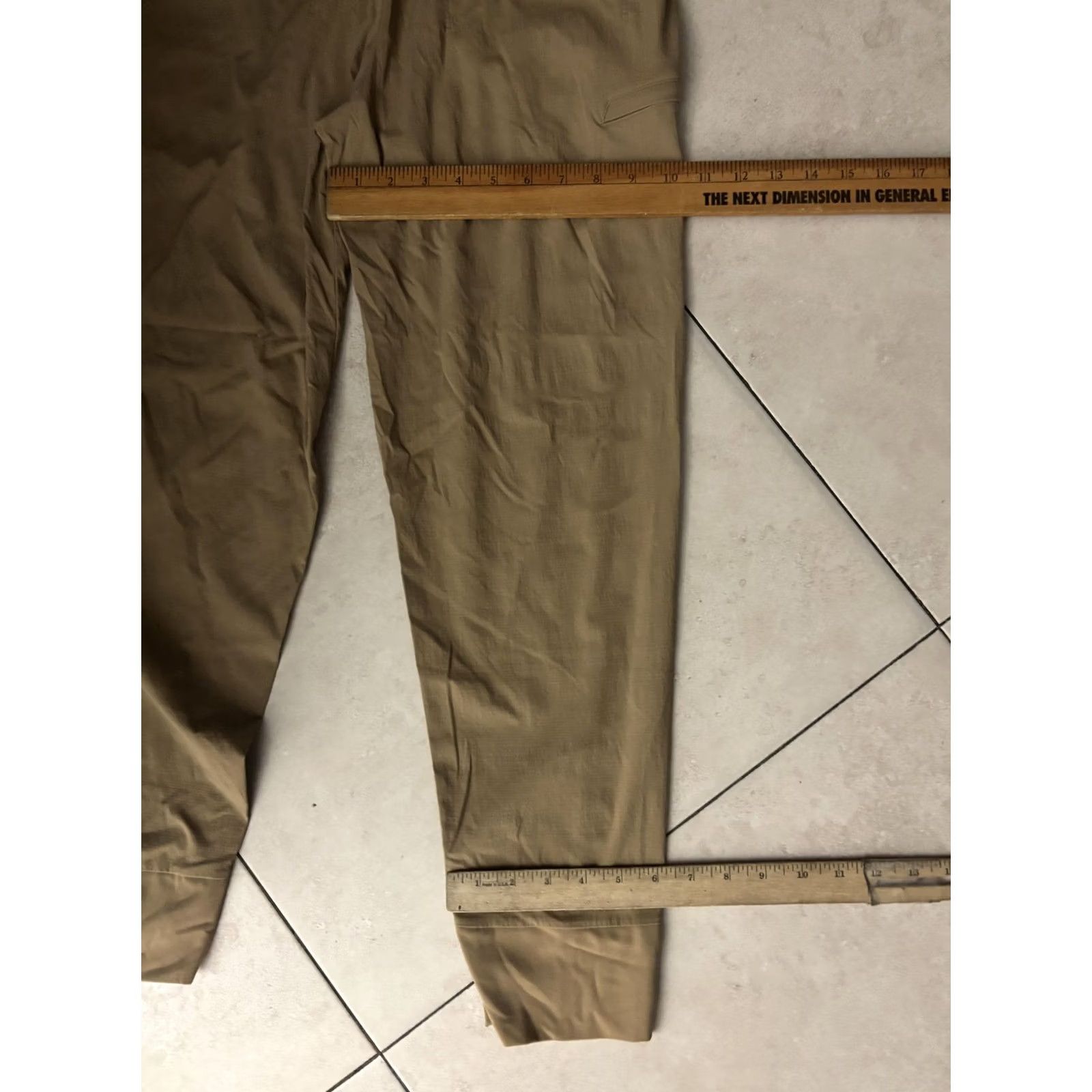 Athleta Athleta Pants Womens 8 Beige Tapered Ankle Pull On Zip Pockets Stretch Hiking Size 30" / US 8 / IT 44 - 8 Thumbnail