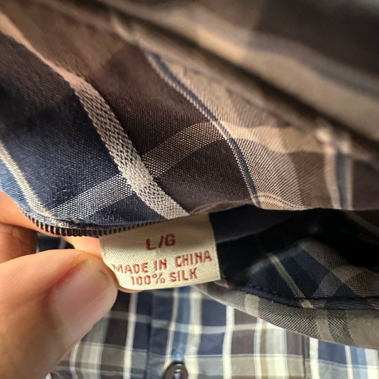 Tommy Bahama Tommy Bahama 100% Silk Button Dress Shirt Mens L Plaid Navy Size US L / EU 52-54 / 3 - 2 Thumbnail