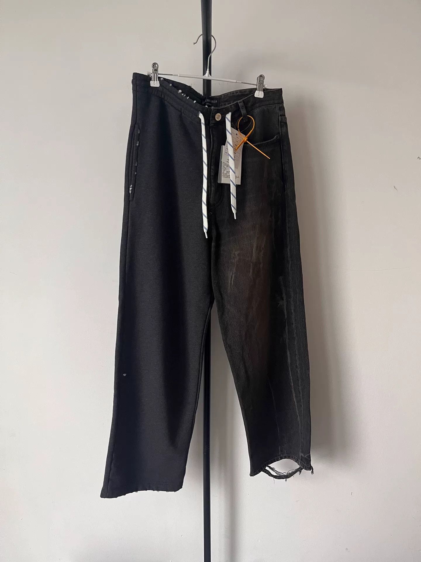 Balenciaga Balenciaga Men's Fitted Loose Drawstring Pants Size US 26 / EU 42 - 1 Thumbnail