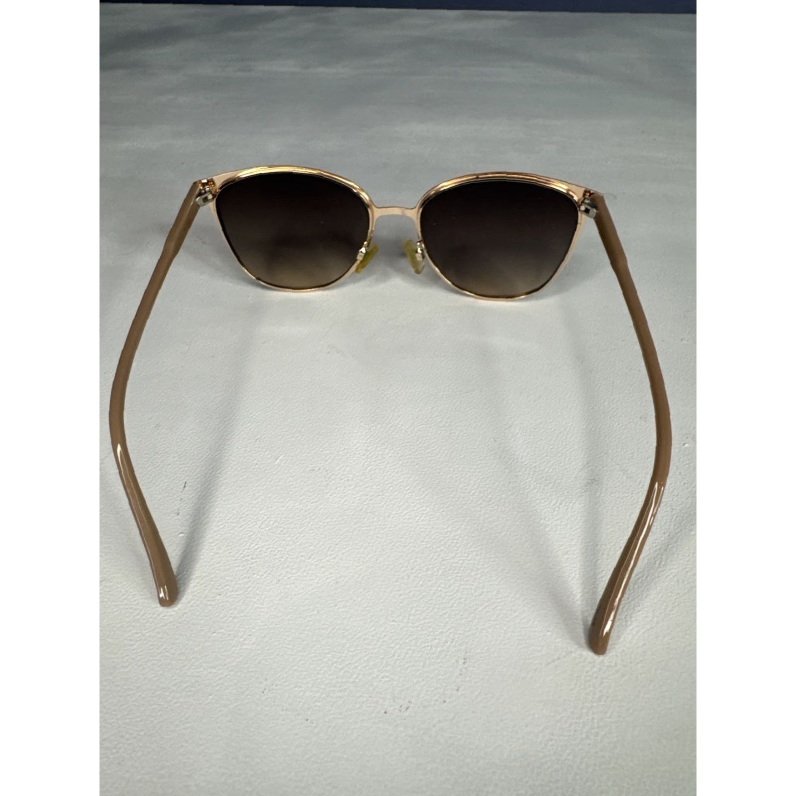 Vintage Laundry by Design Sunglasses Cat Eye Frames Only Lens Scratches Tan Gold Women Size ONE SIZE - 4 Thumbnail