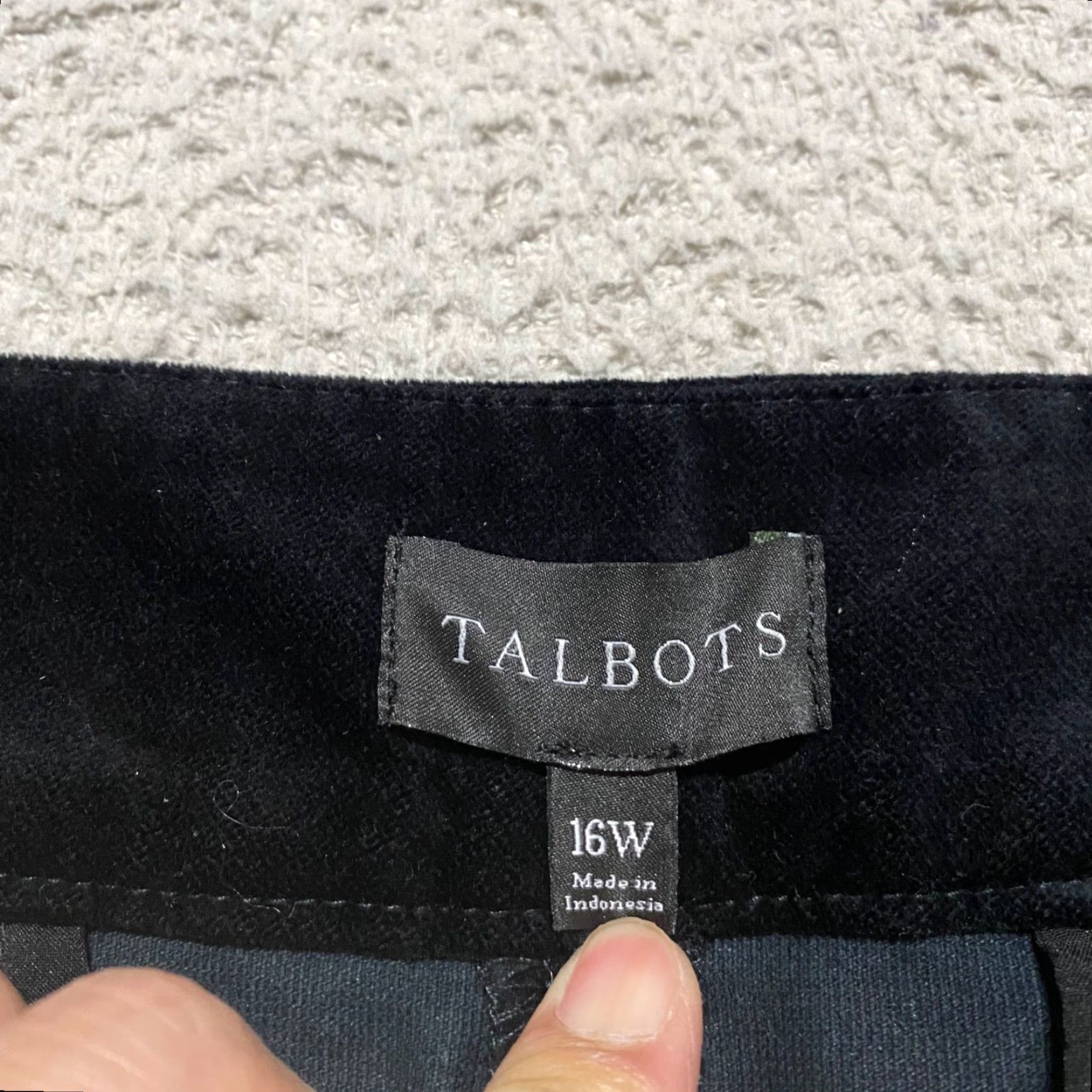 Talbots Talbots Womens 16W Pants Black Velvet High Rise Wide Leg Straight Inseam 31in Plus Body Size 38" / US 16 / IT 52 - 3 Thumbnail