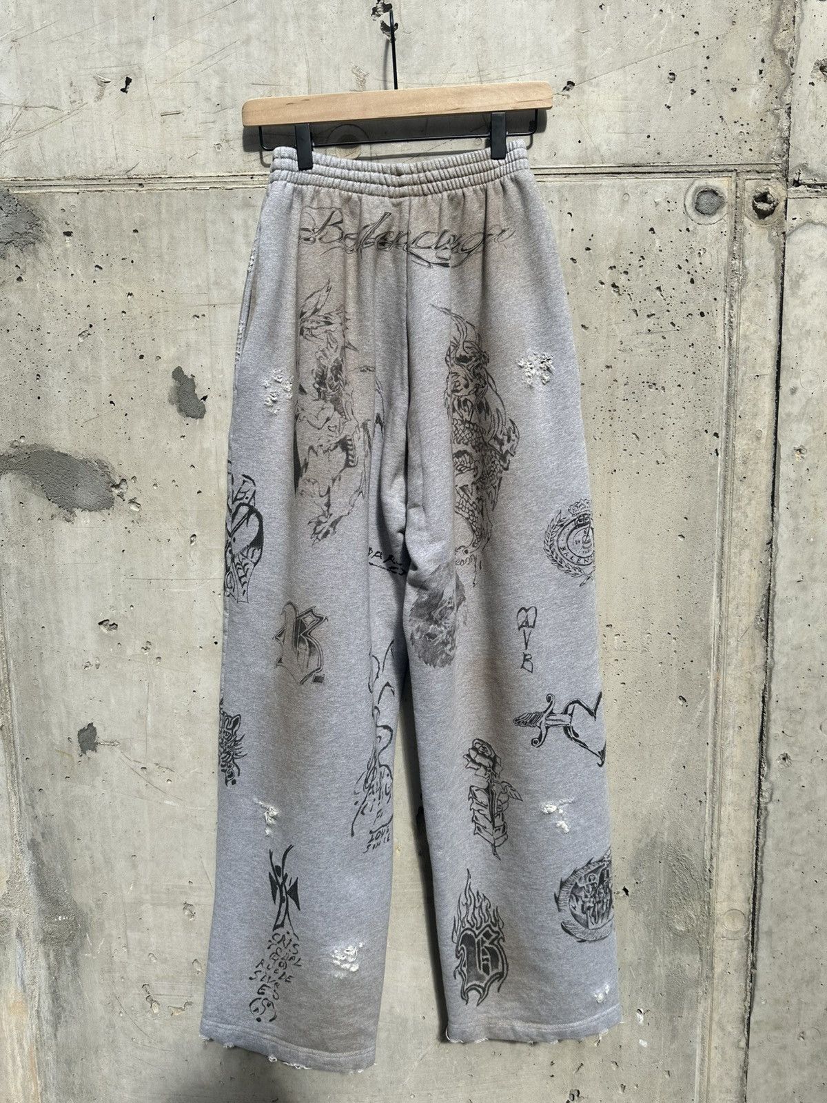 Balenciaga Balenciaga tattoo sweatpants Size US 31 - 2 Thumbnail