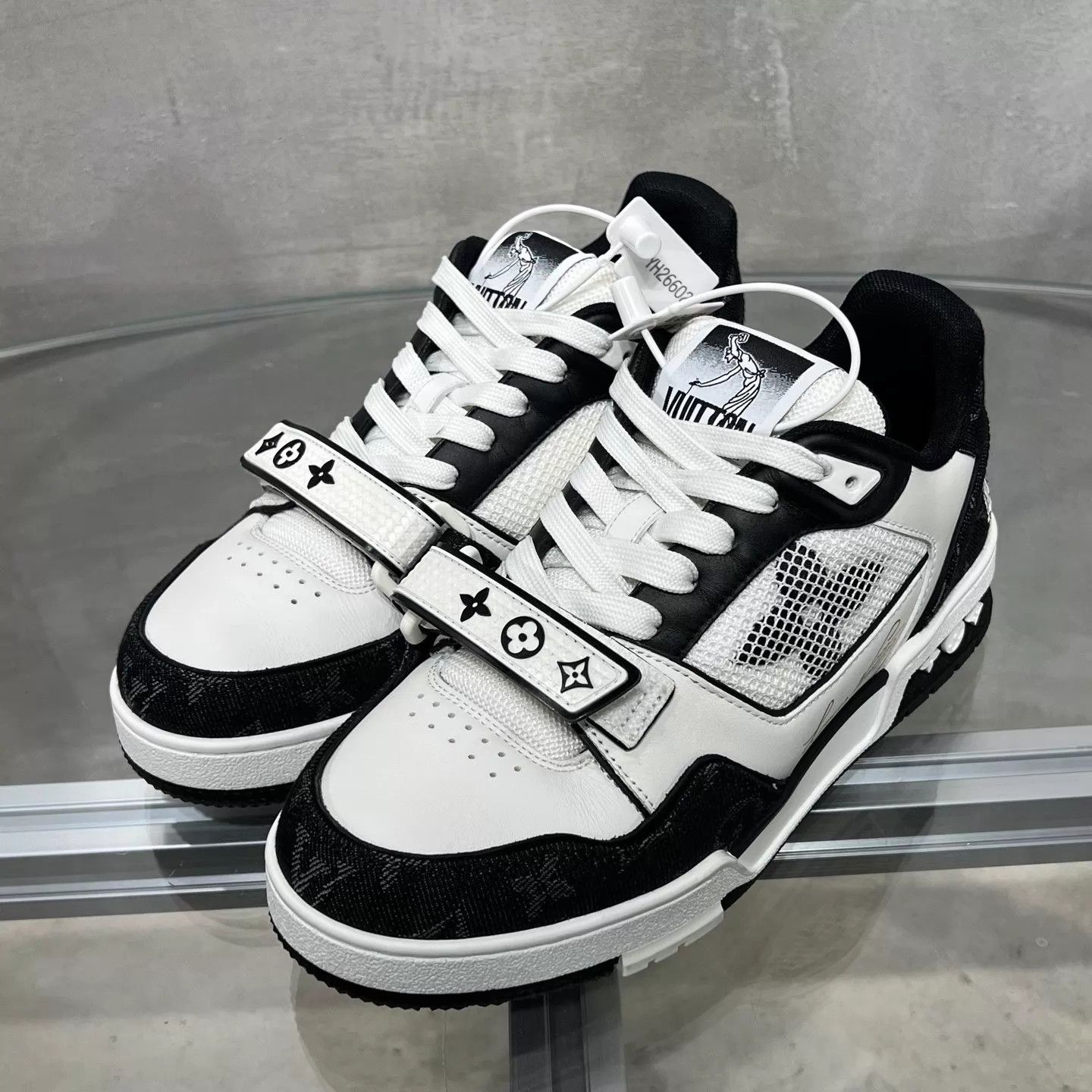 Louis Vuitton LV Trainer BW Velcro UK3.5/37.5 New Box Tried On Size US 7 / IT 37 - 2 Thumbnail