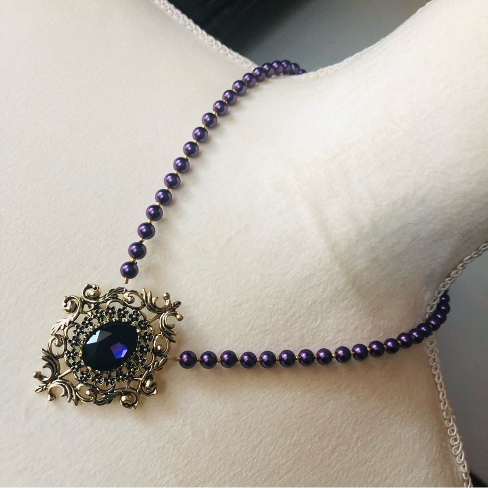 Handmade Handcrafted repurpose filigree crest stone Pearl necklace Size ONE SIZE - 1 Thumbnail