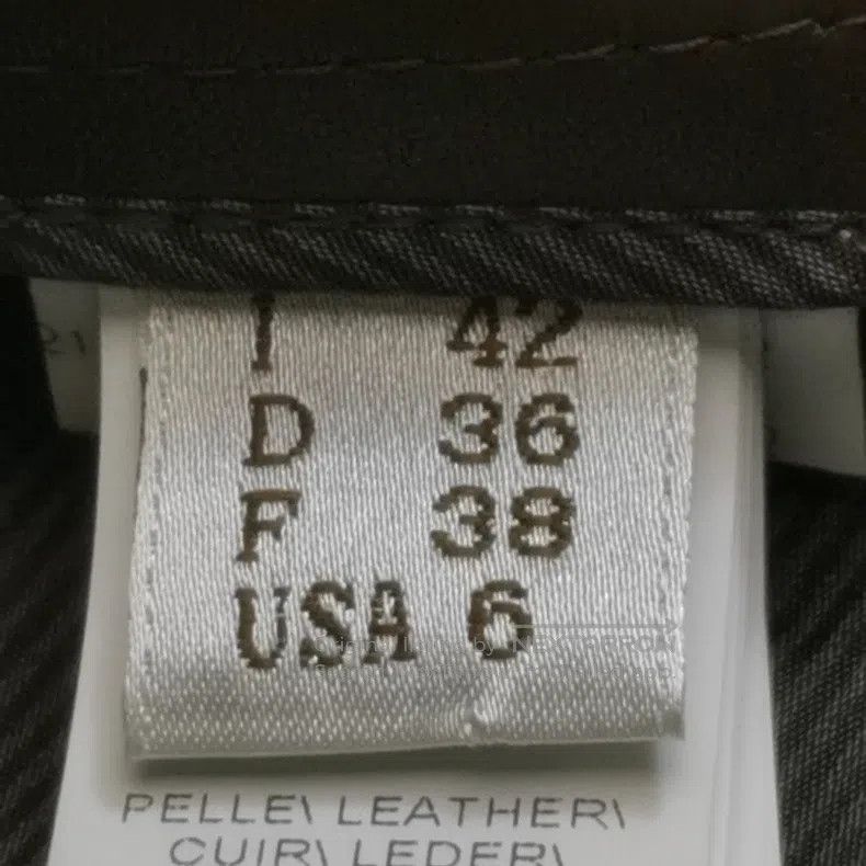 Brunello Cucinelli Brunello Cucinelli Leather solid-colored slim-fit pants Size 27" / US 4 / IT 40 - 6 Thumbnail