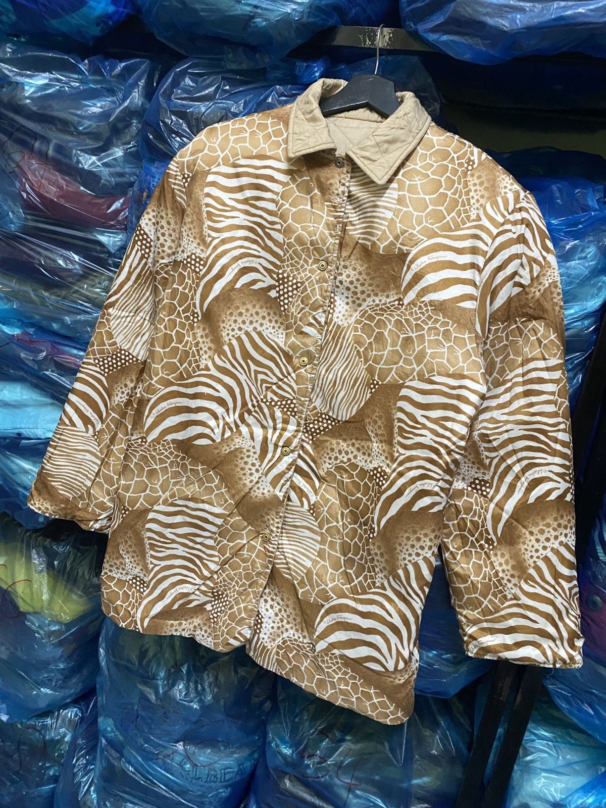 Salvatore Ferragamo VINTAGE SALVATORE FERRAGAMO ANIMAL PRINTING QUILTED JACKET Size US S / EU 44-46 / 1 - 2 Thumbnail