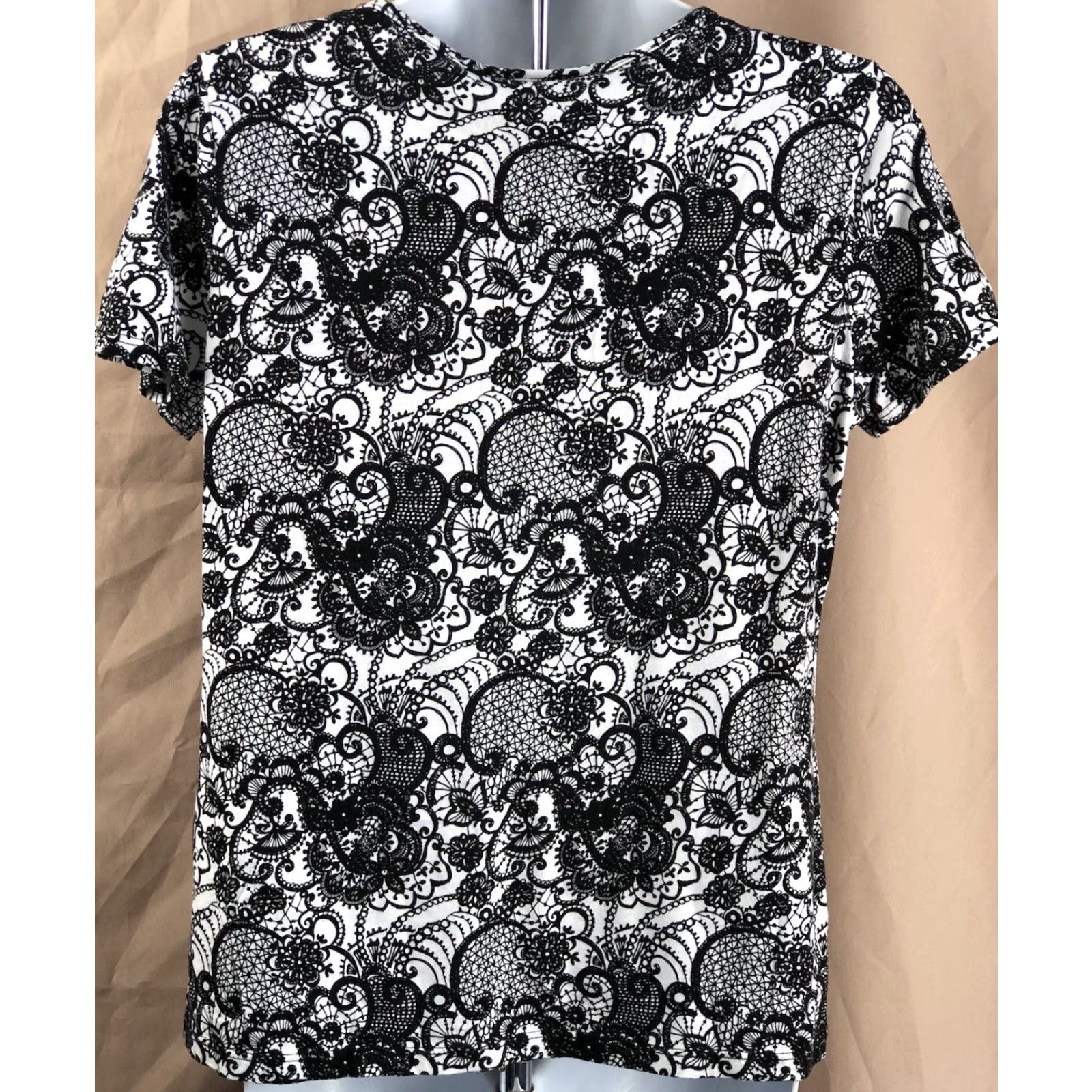 Vintage Fashion Bug Top Shirt M Black/White Geometric V-Neck Short Sleeve Tee Whimsgoth Career Size M / US 6-8 / IT 42-44 - 3 Thumbnail