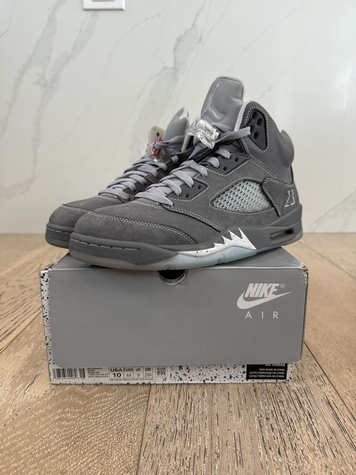 Jordan Brand Jordan 5 Retro Wolf Grey Size US 10 / EU 43 - 1 Thumbnail