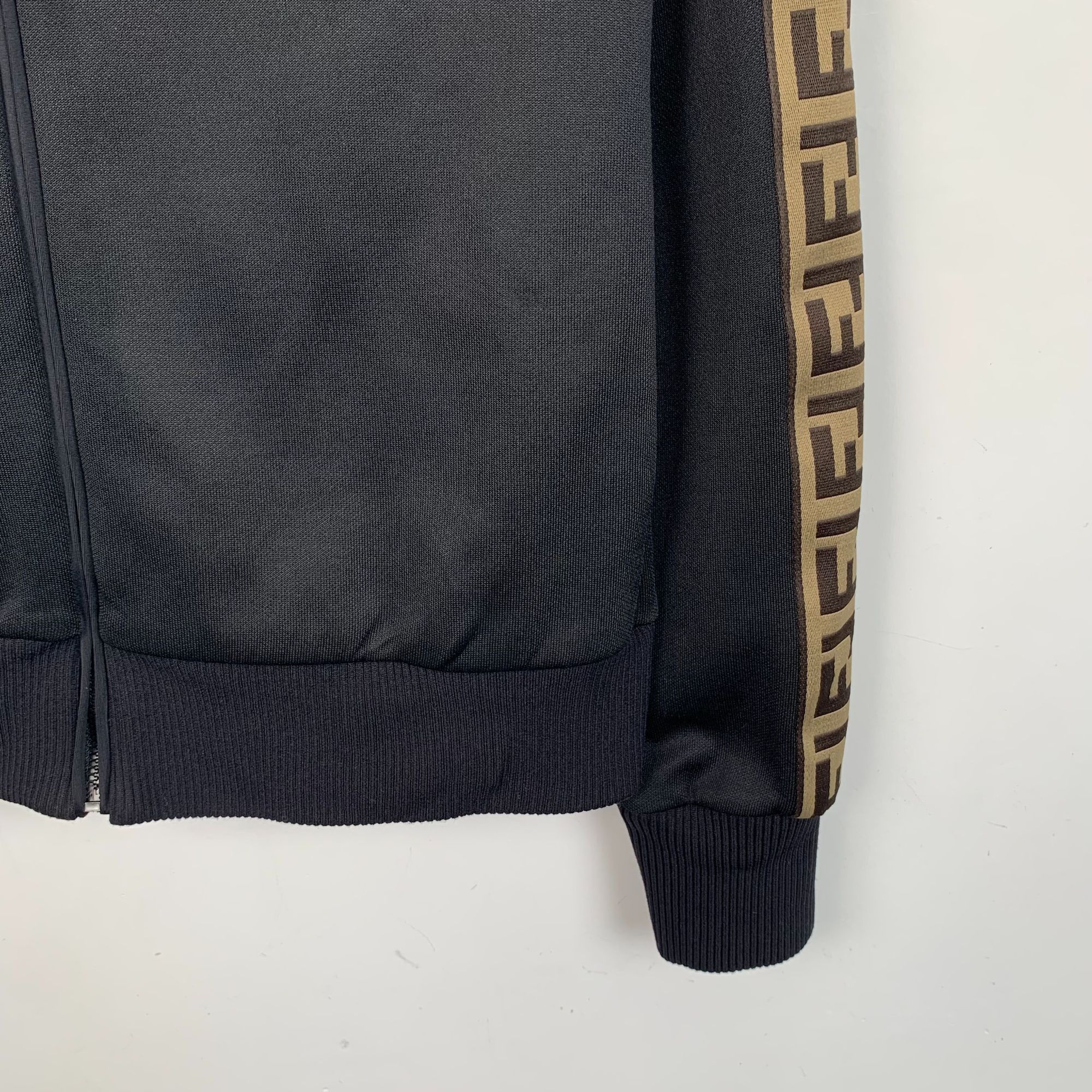 Fendi Fendi Black Logo Letter Zipper Jacket Size S 38 With Dust Ba Size S / US 4 / IT 40 - 6 Thumbnail