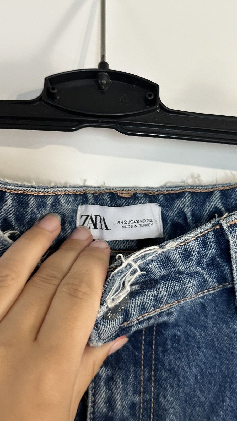 Zara OVERSIZED RIPPED JEANS - ZARA Size 30" / US 8 / IT 44 - 3 Thumbnail