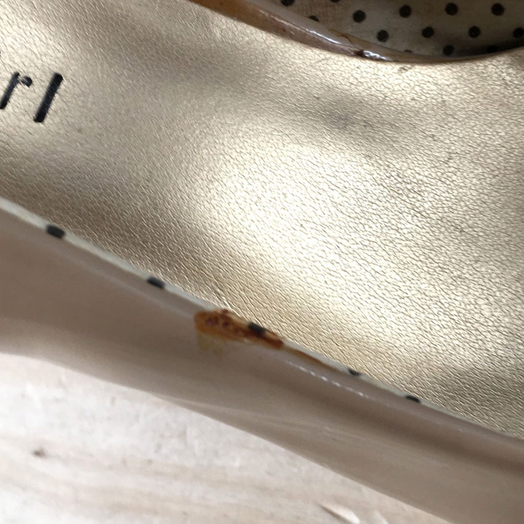 Vintage Madden Girl Pump Heel Womens 8.5 Beige Getta Slip On Round Toe Patent Leather Size US 9 / IT 39 - 4 Thumbnail