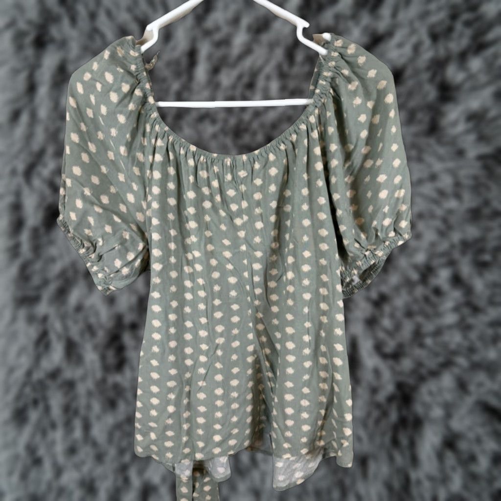 Madison VINTAGE? No — Madison & Berkeley Blouse Women M Green Puffy Short Sleeve V-Neck Top Geometric Casual Modern Womens Blouse Top Size M / US 6-8 / IT 42-44 - 1 Thumbnail